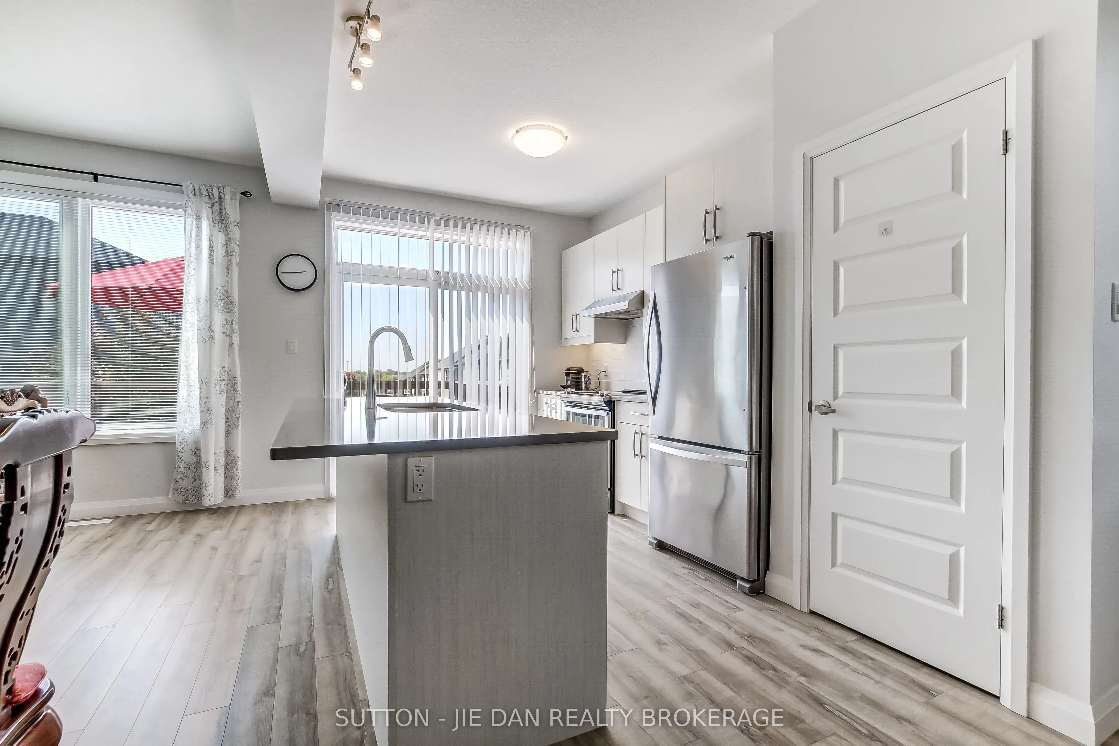 819 KLEINBURG Drive, #2