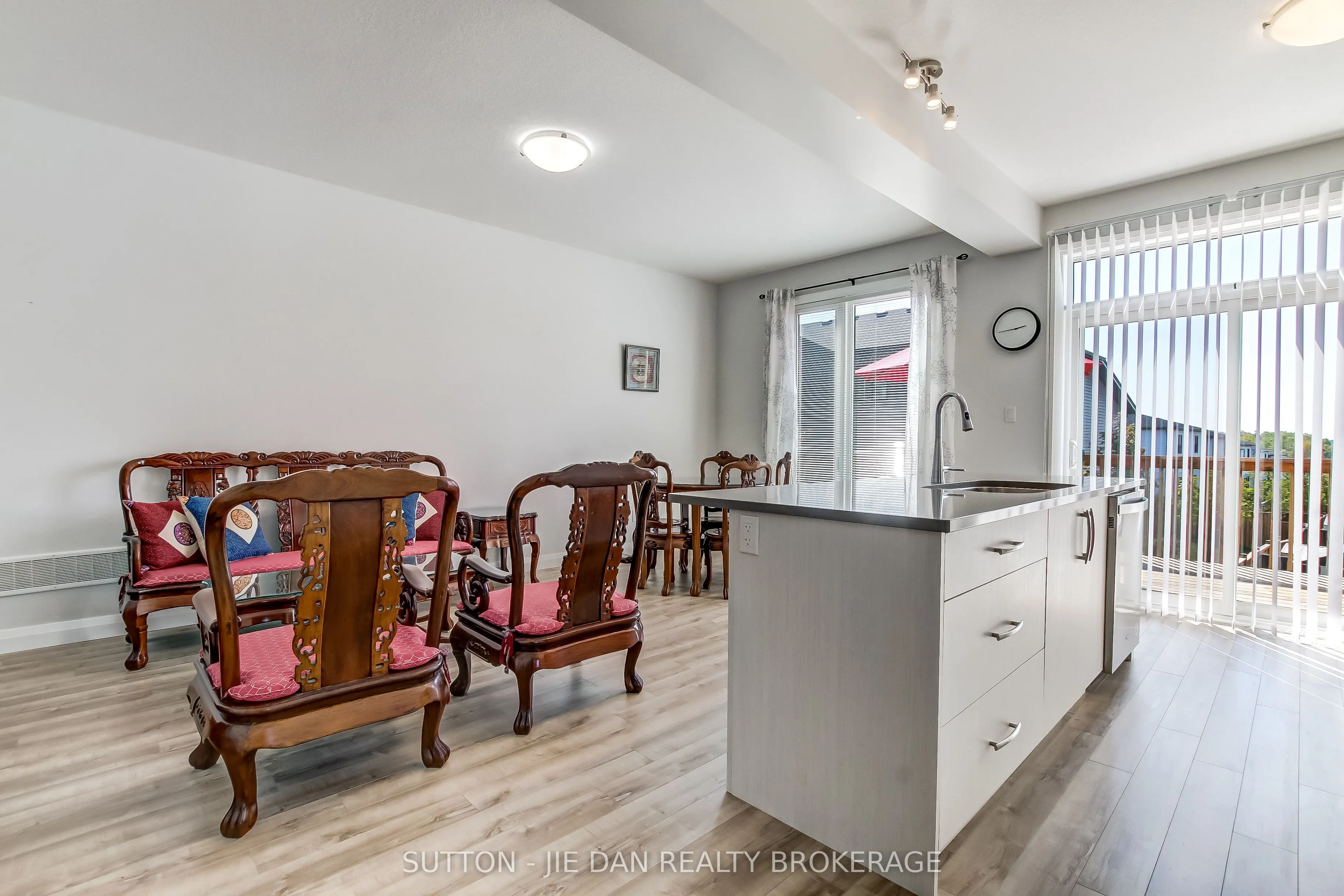 819 KLEINBURG Drive, #2