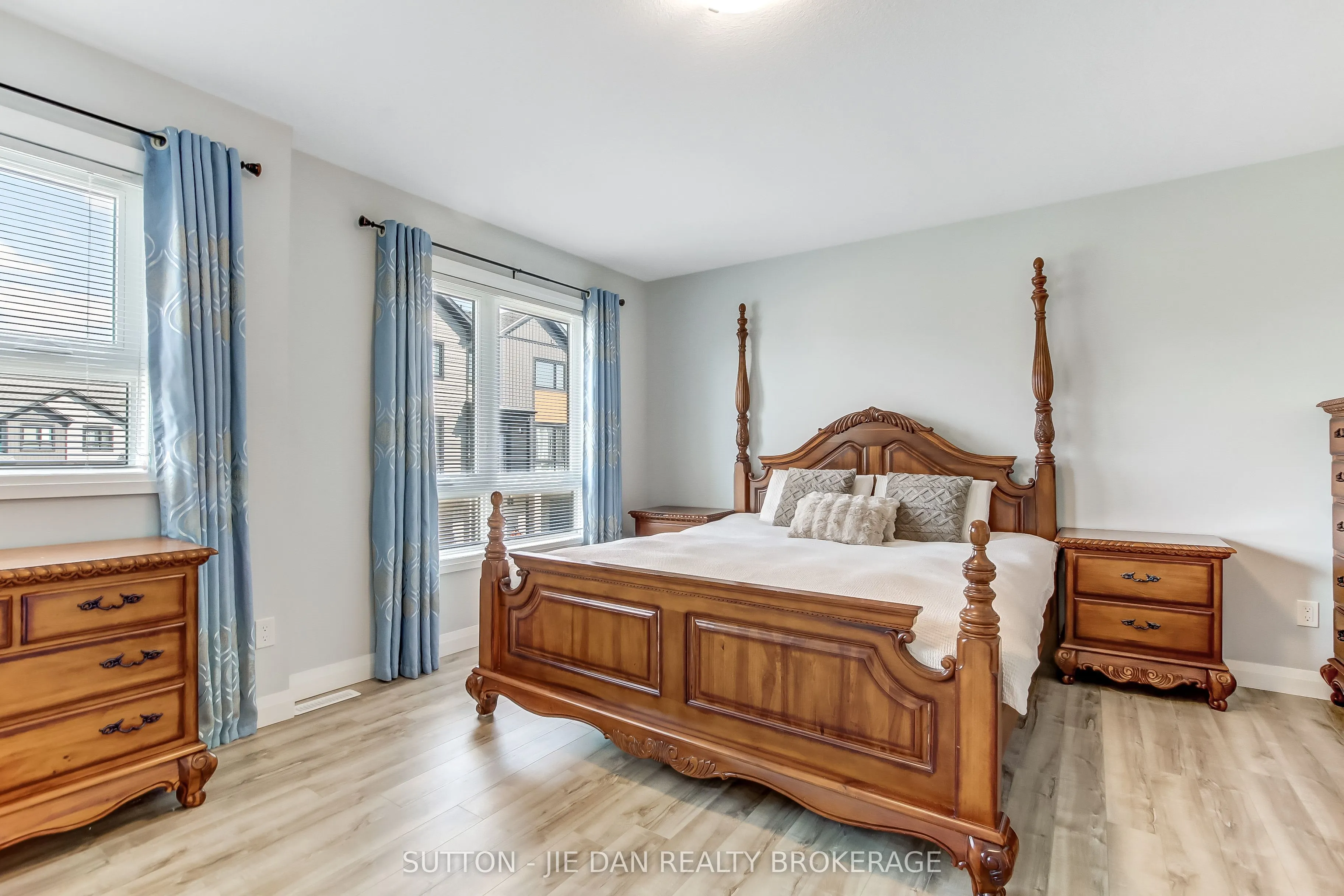 819 KLEINBURG Drive, #2