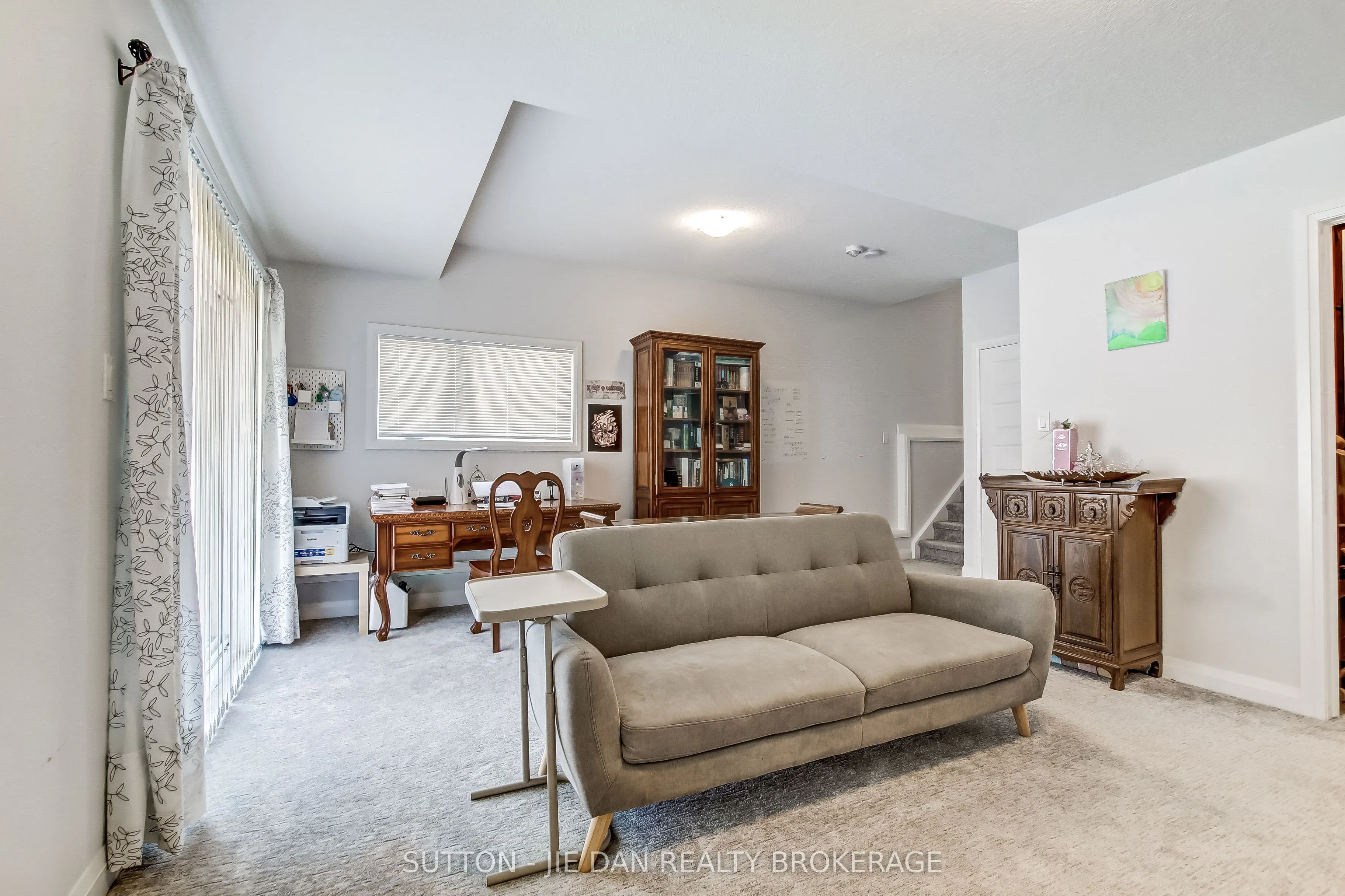 819 KLEINBURG Drive, #2