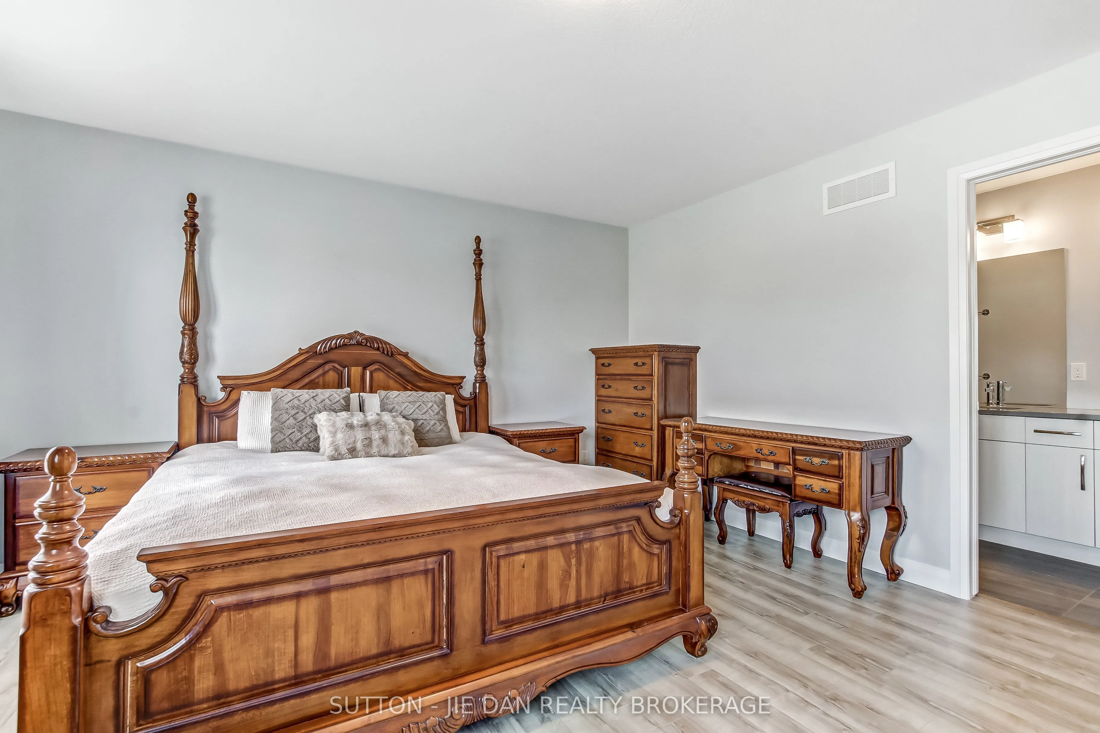 819 KLEINBURG Drive, #2