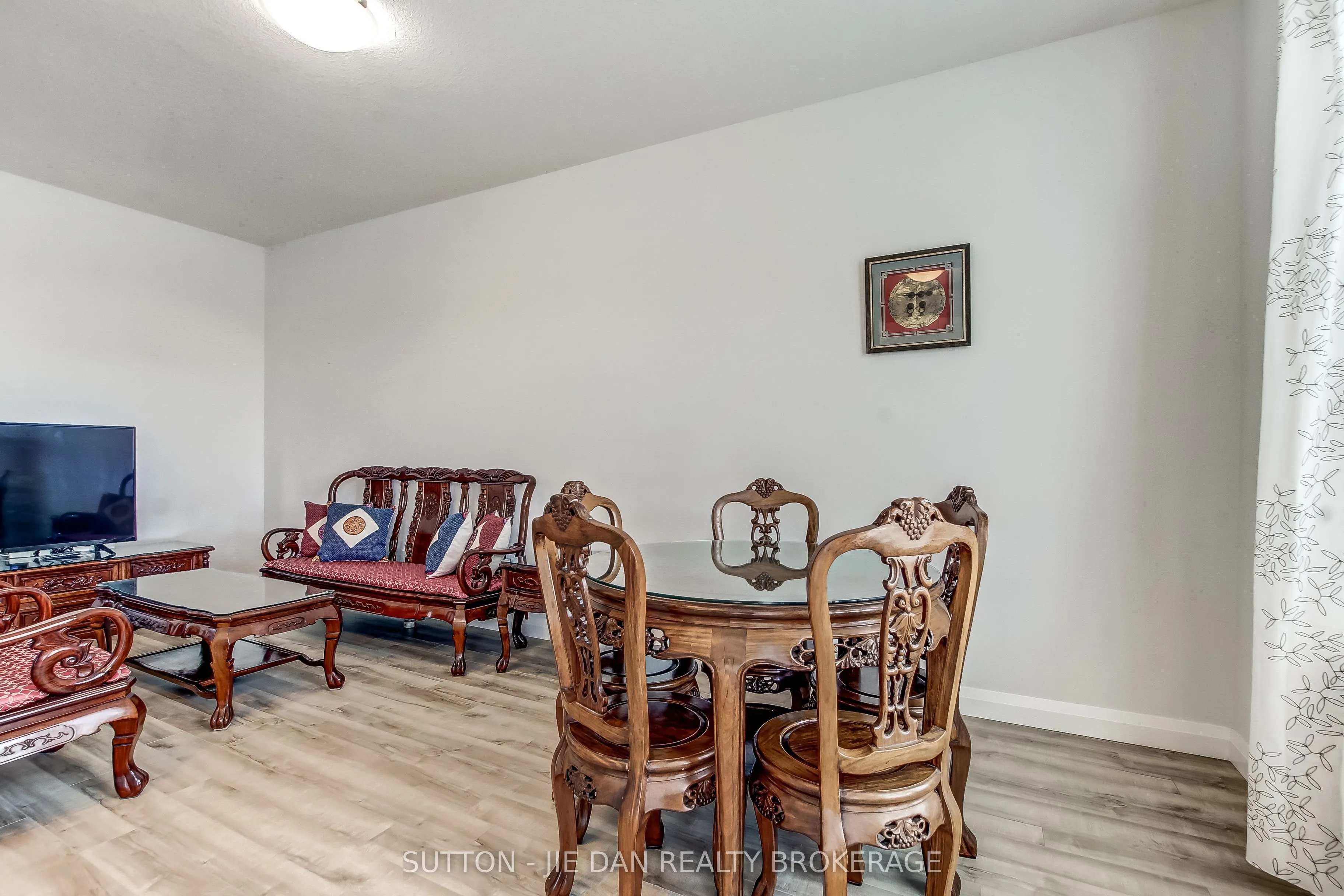 819 KLEINBURG Drive, #2