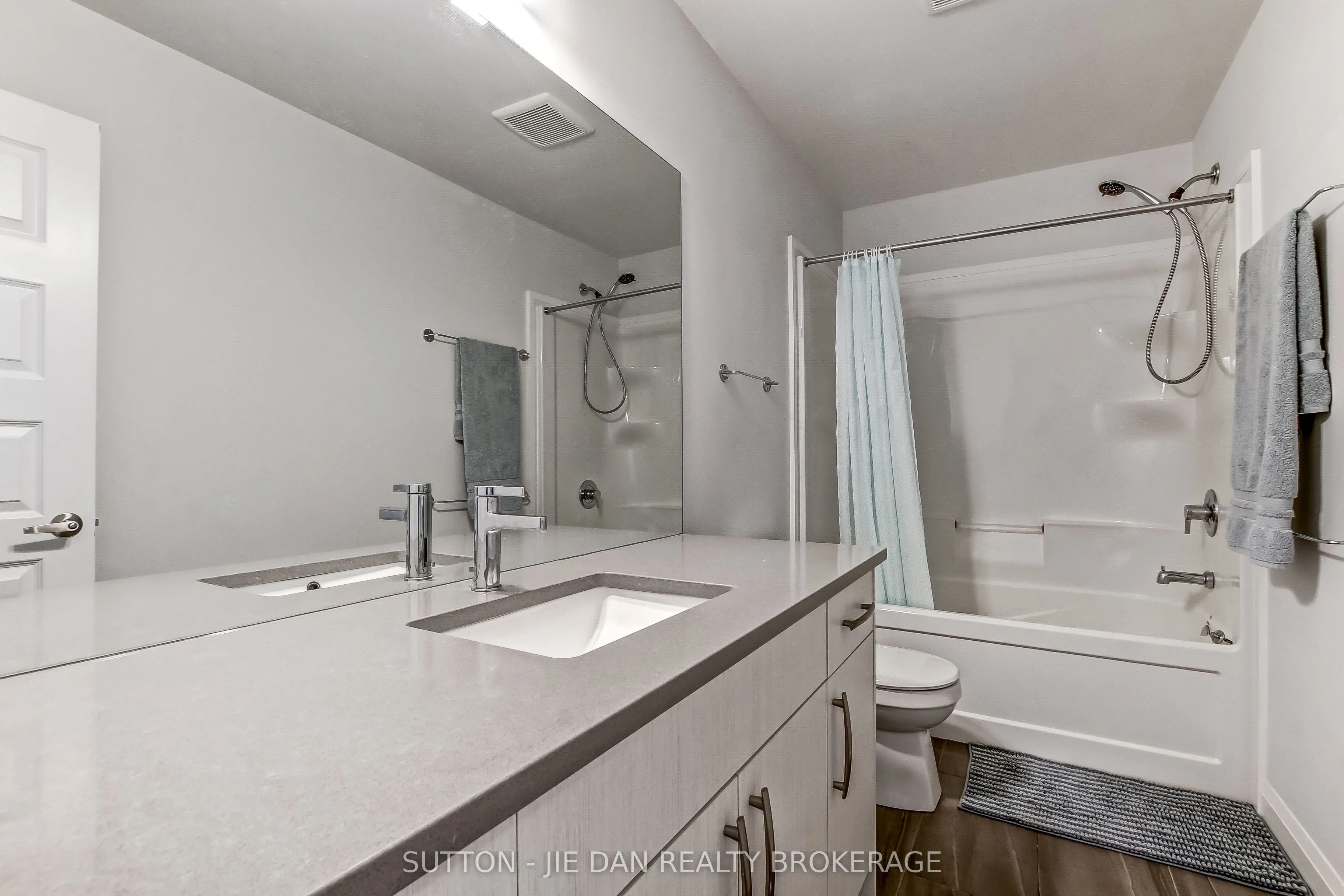 819 KLEINBURG Drive, #2