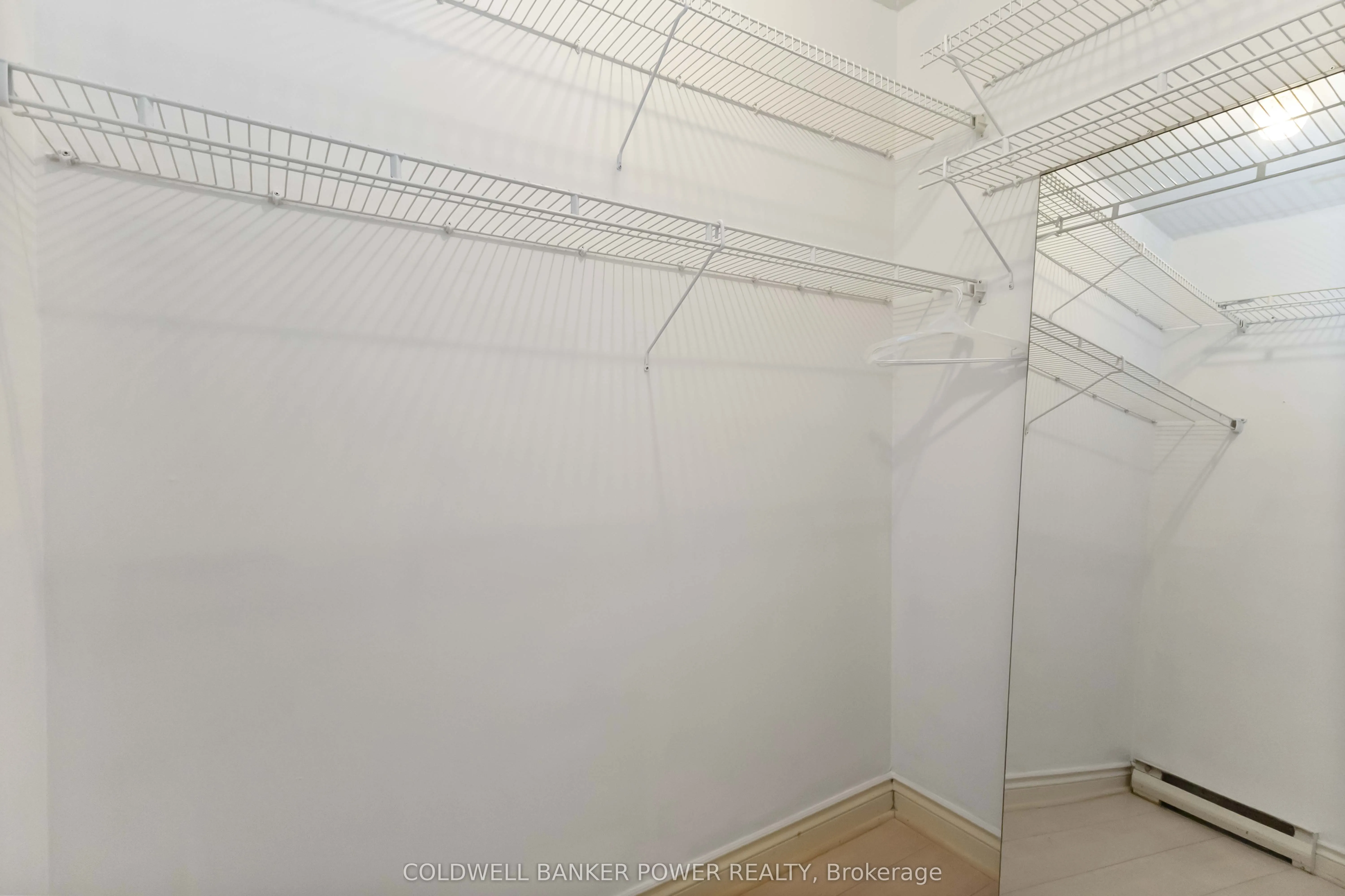 460 Wellington Street, #308