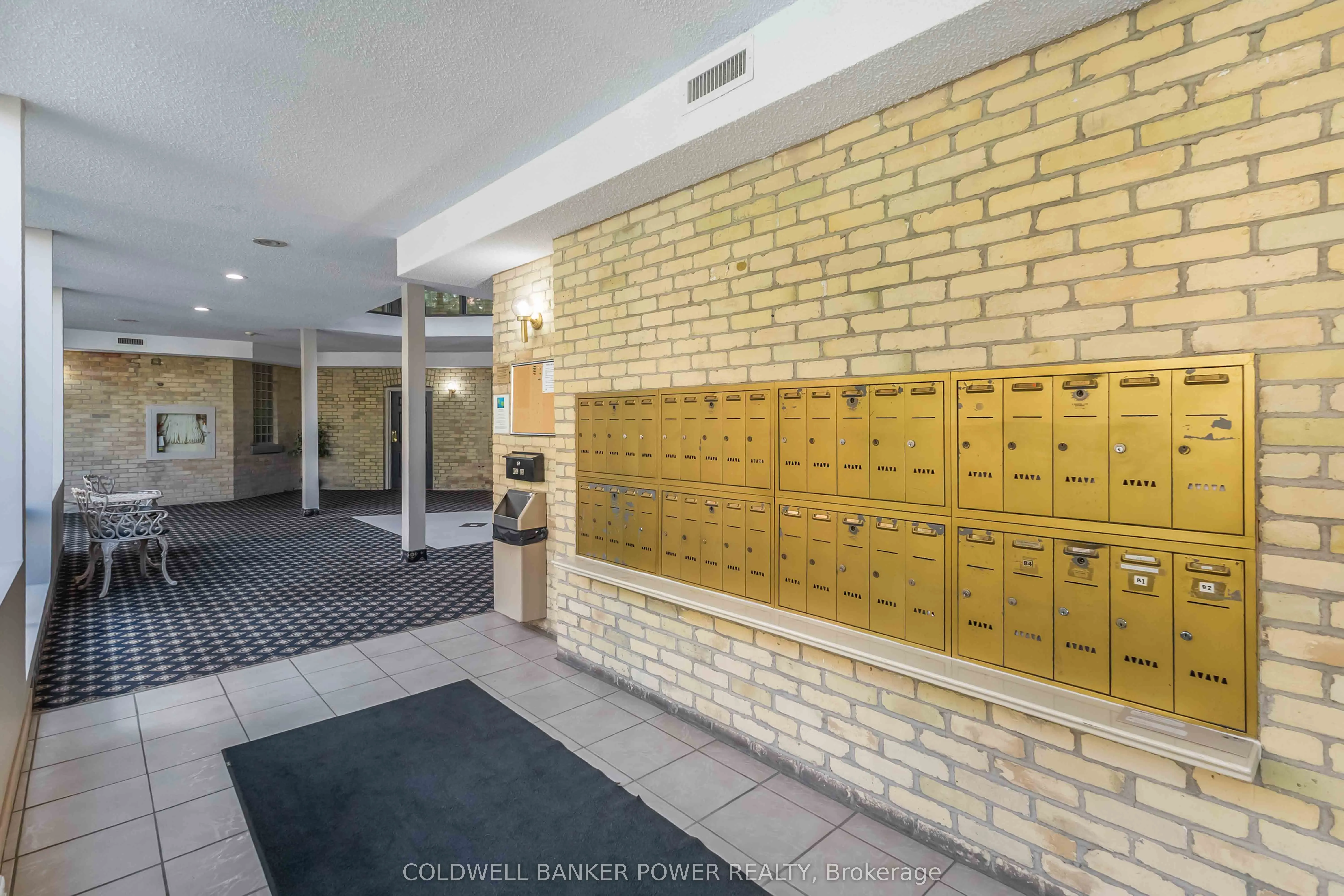460 Wellington Street, #308
