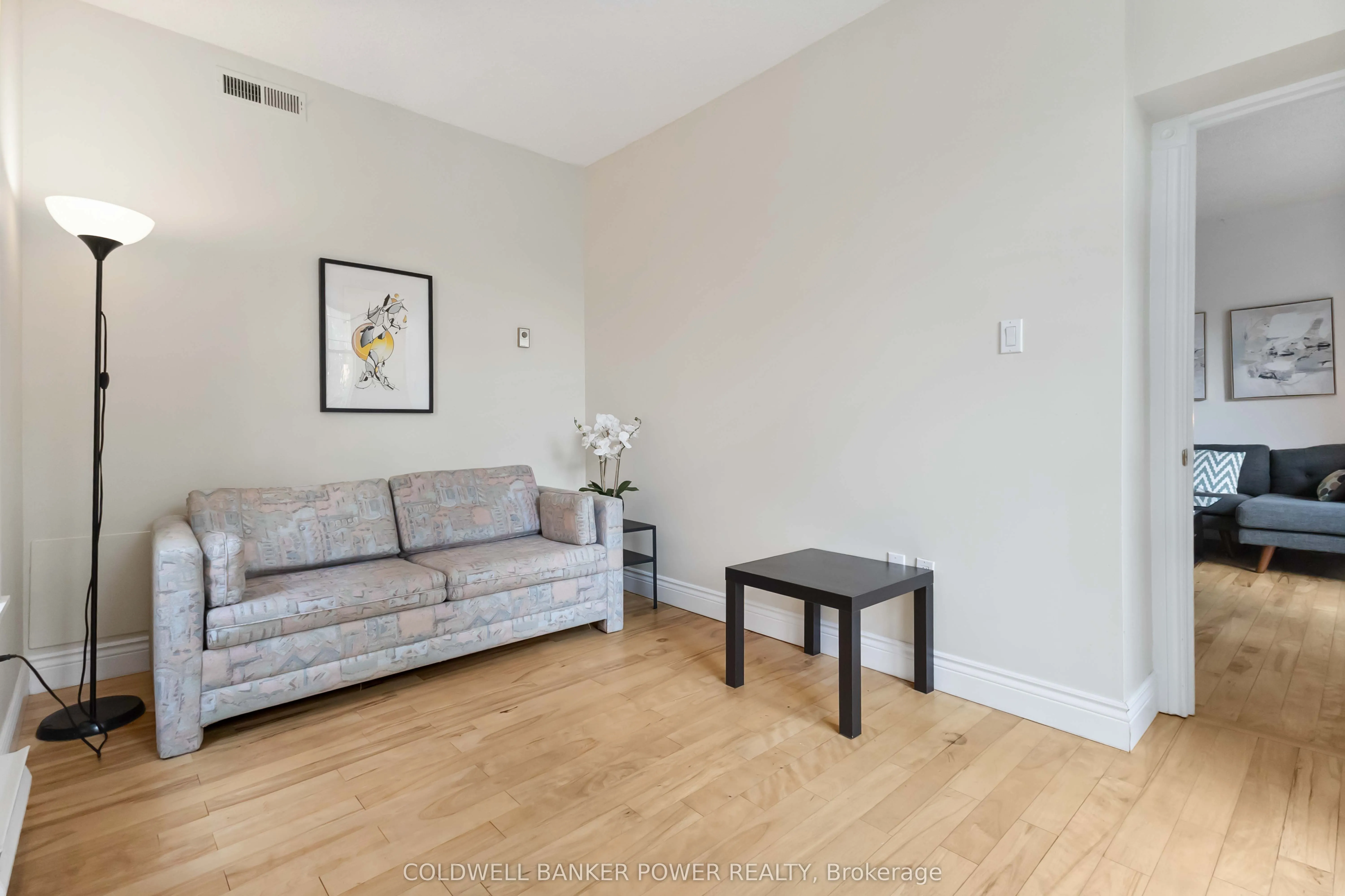 460 Wellington Street, #308