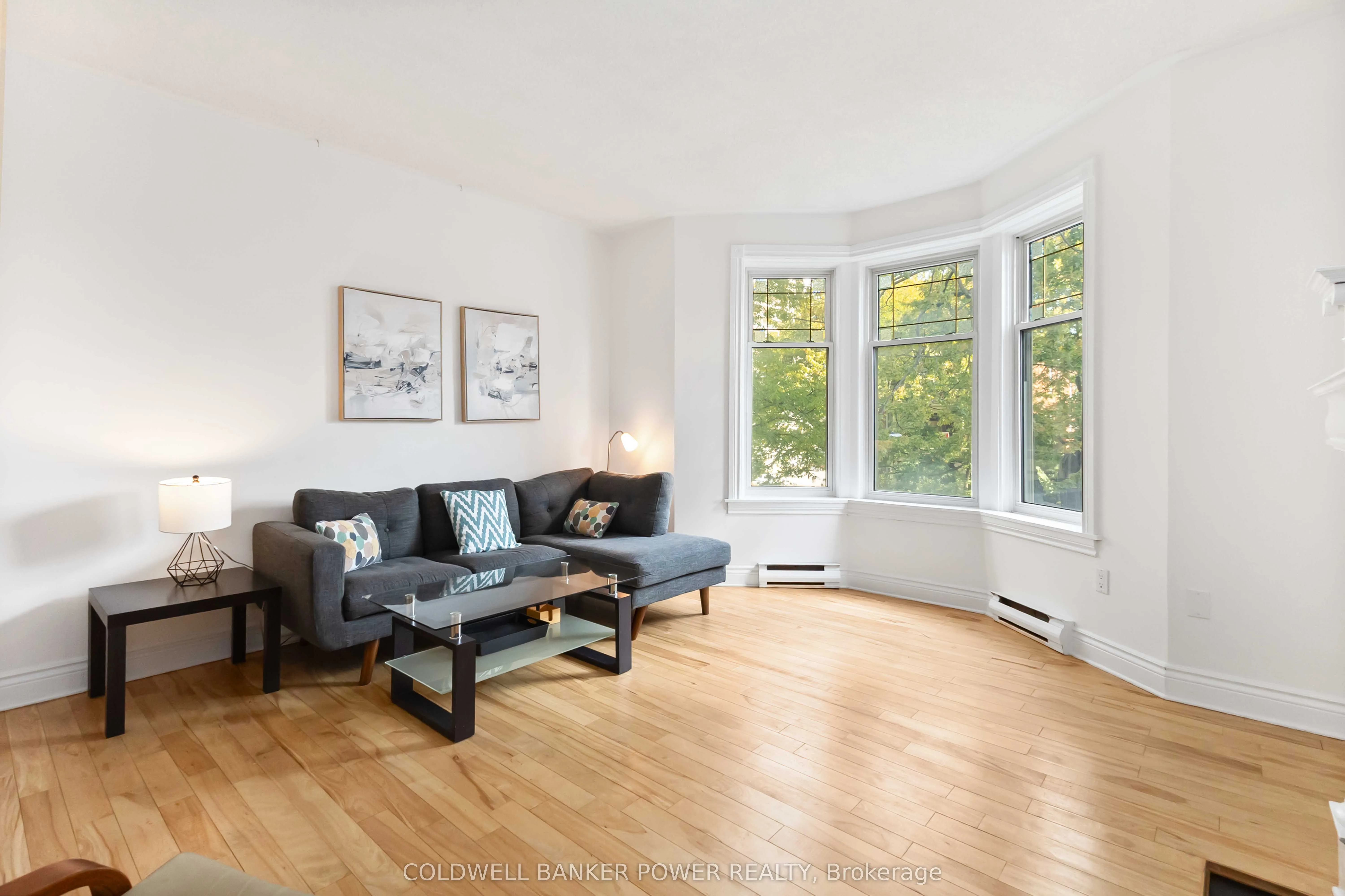 460 Wellington Street, #308