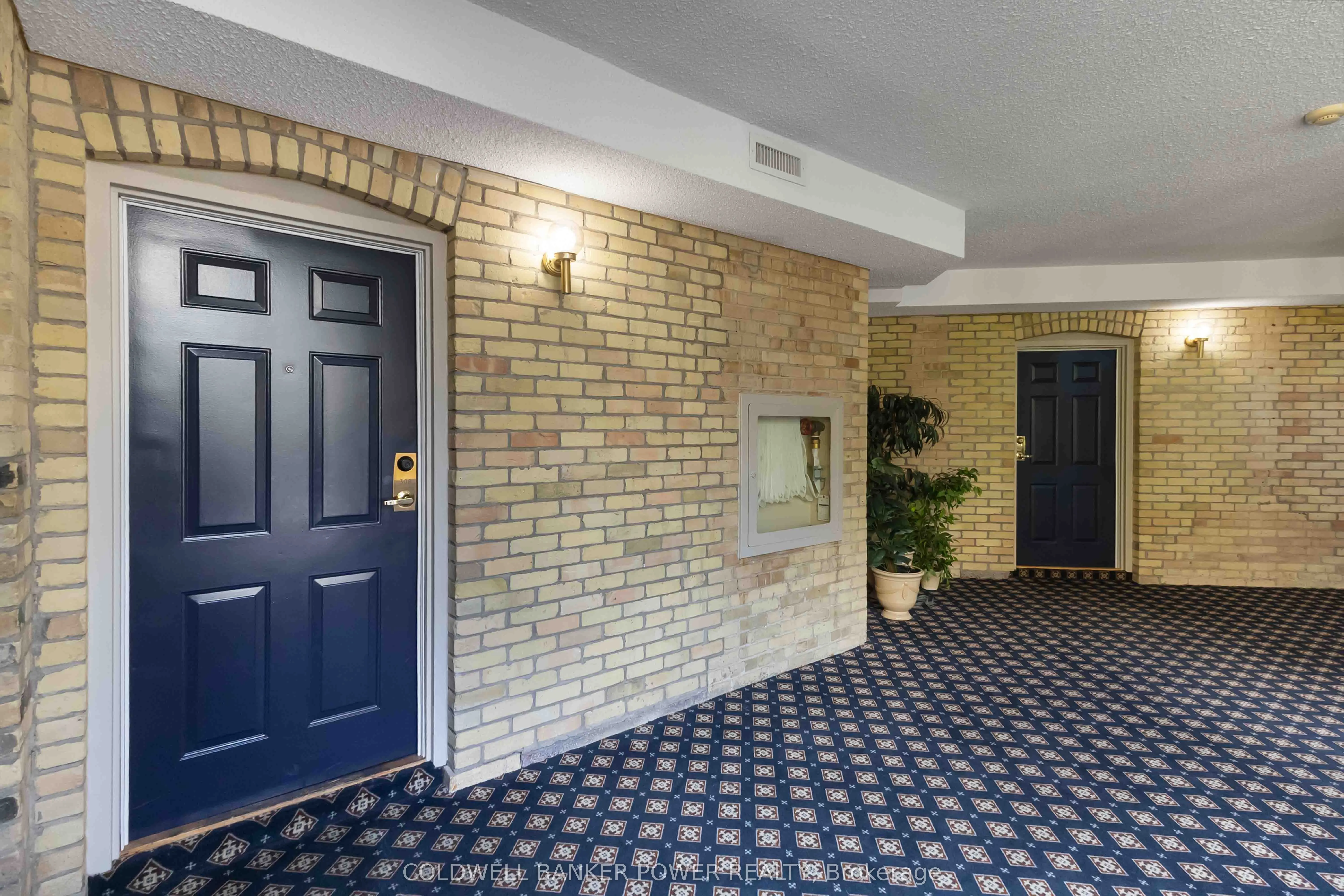 460 Wellington Street, #308