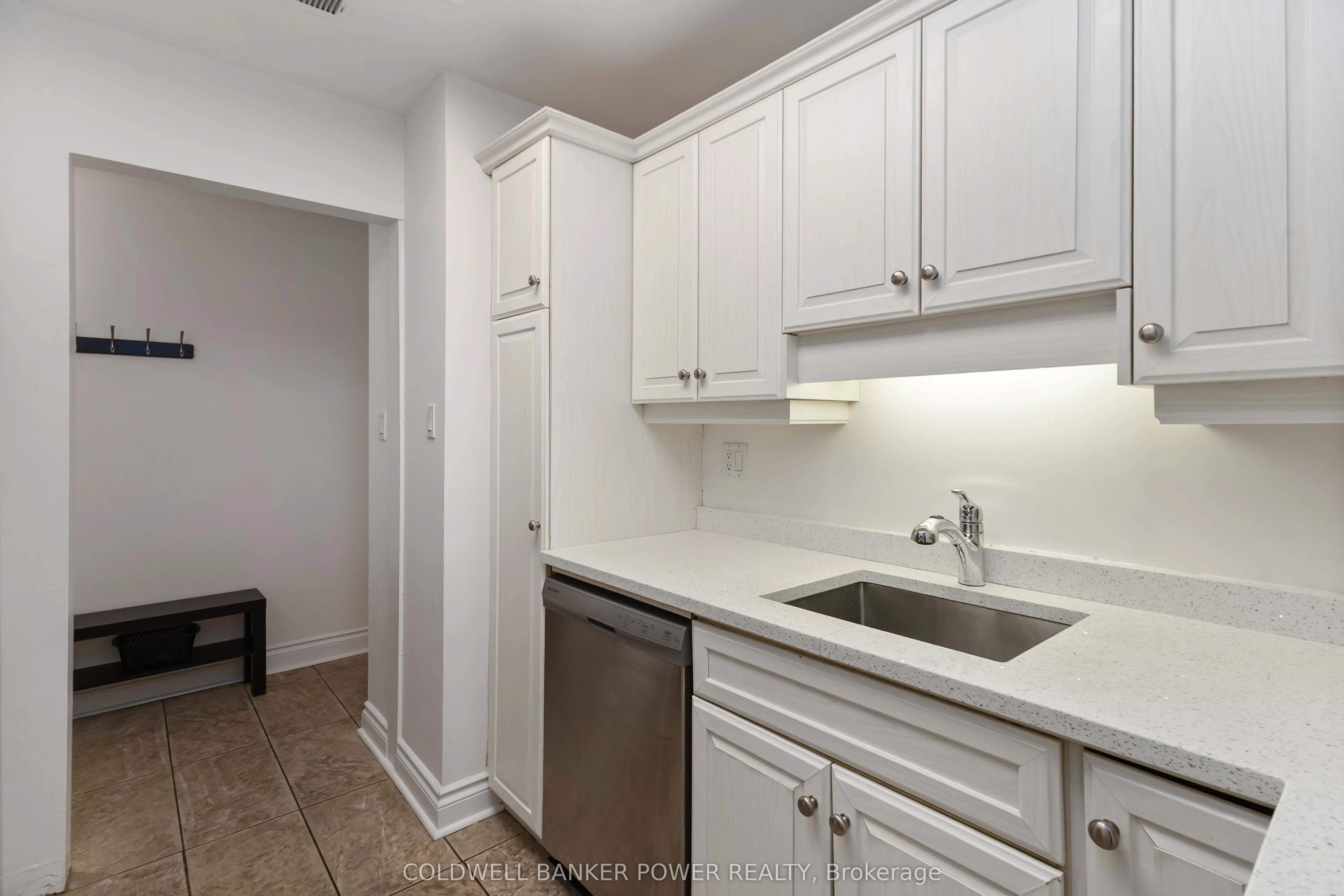 460 Wellington Street, #308