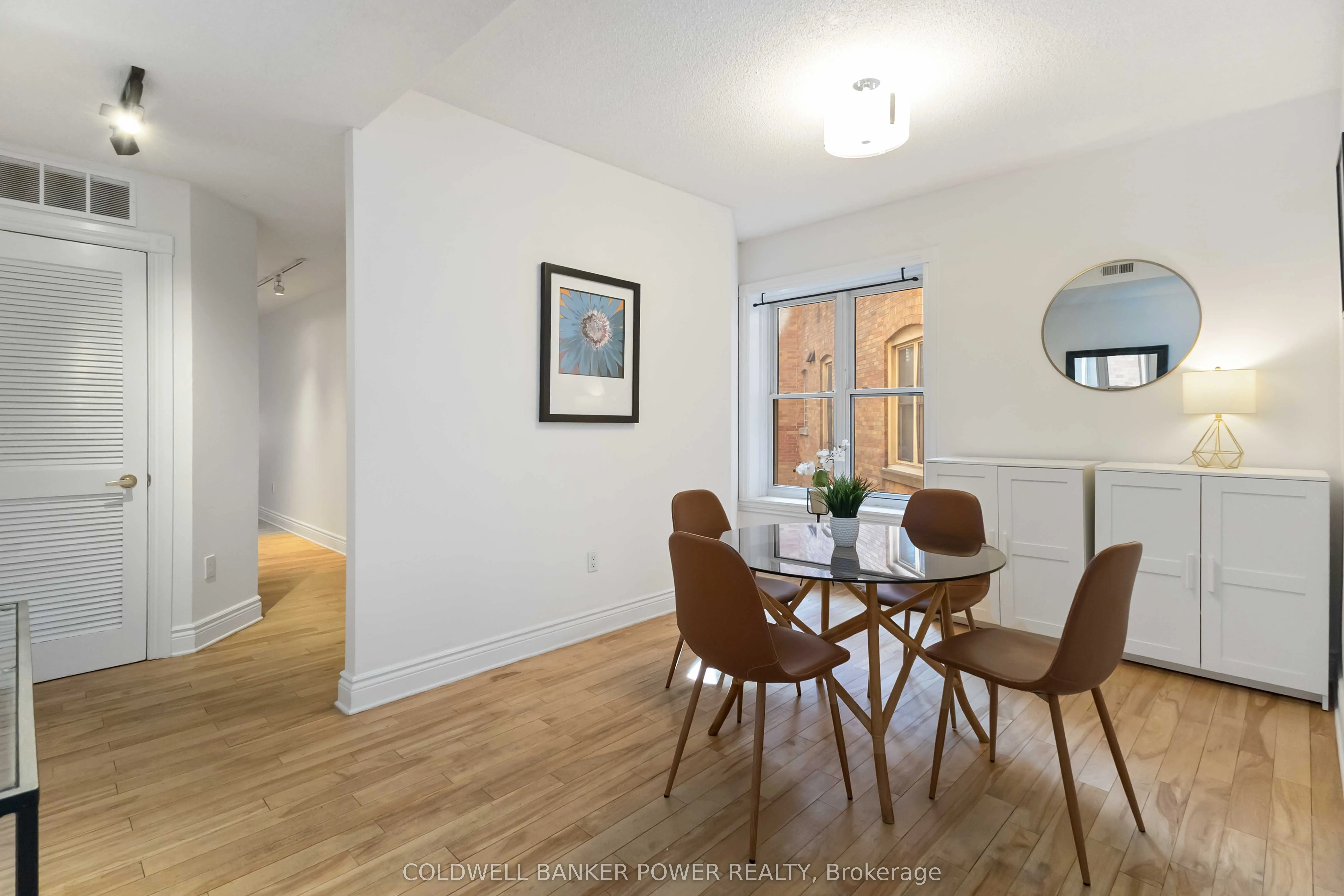 460 Wellington Street, #308