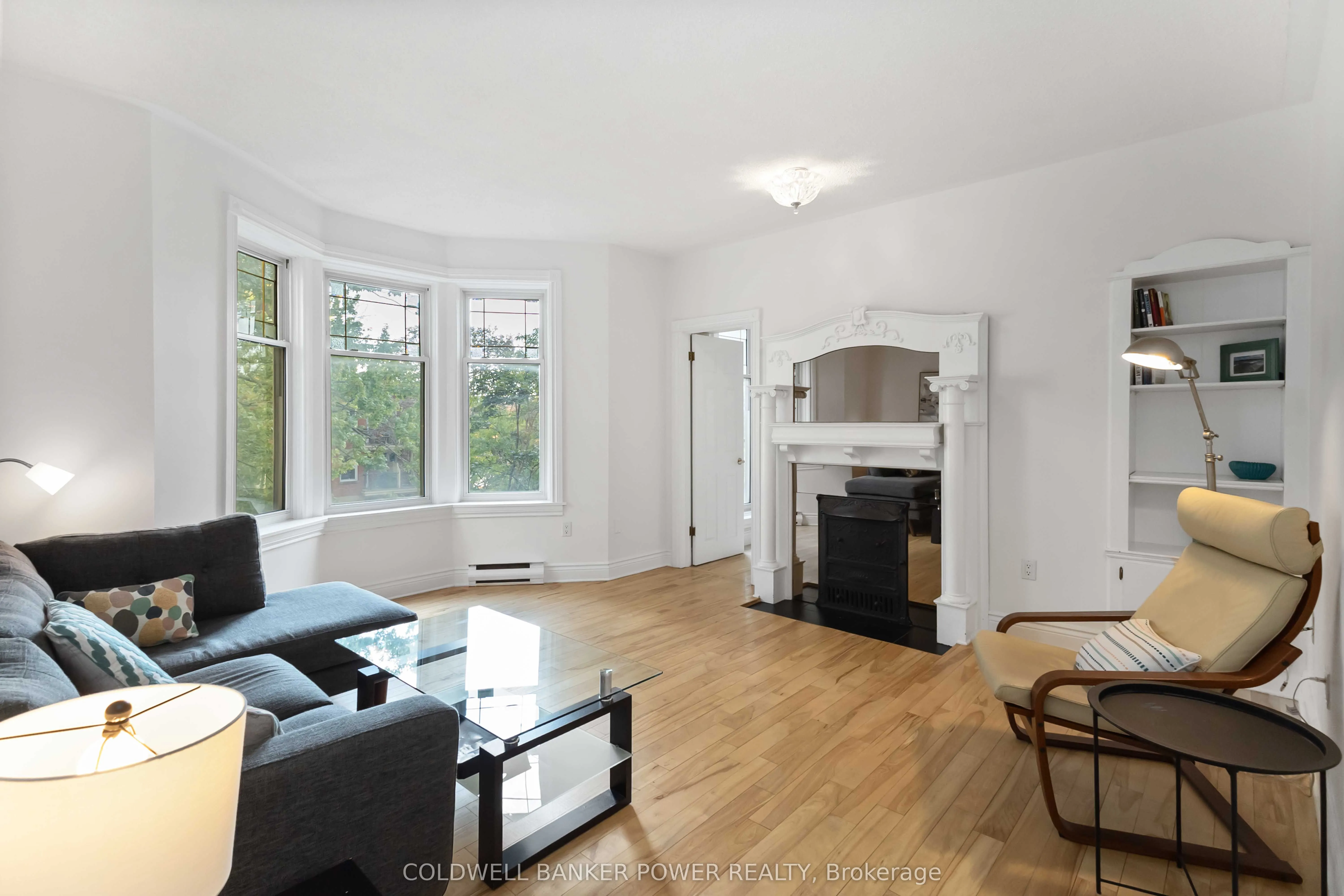 460 Wellington Street, #308