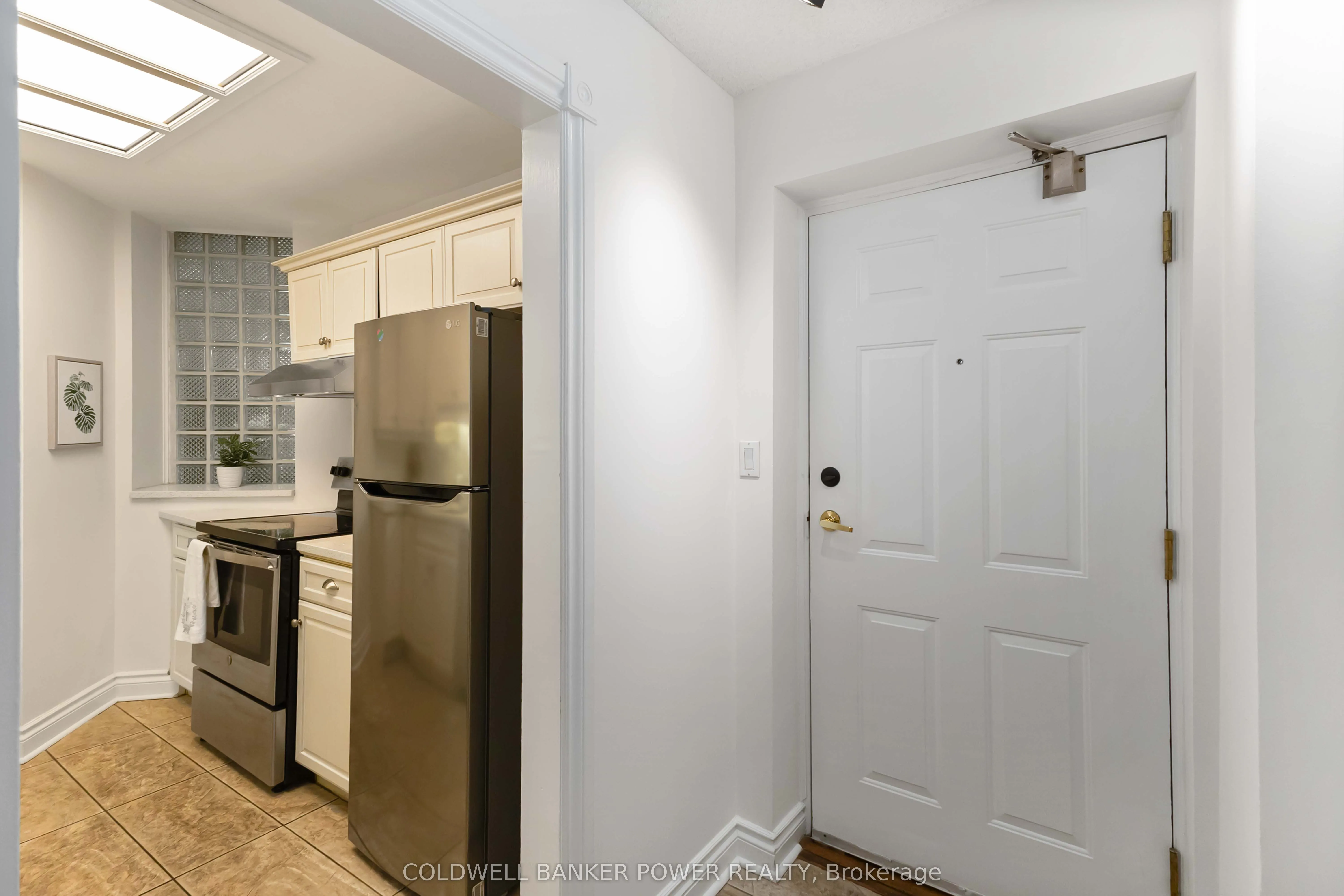 460 Wellington Street, #308