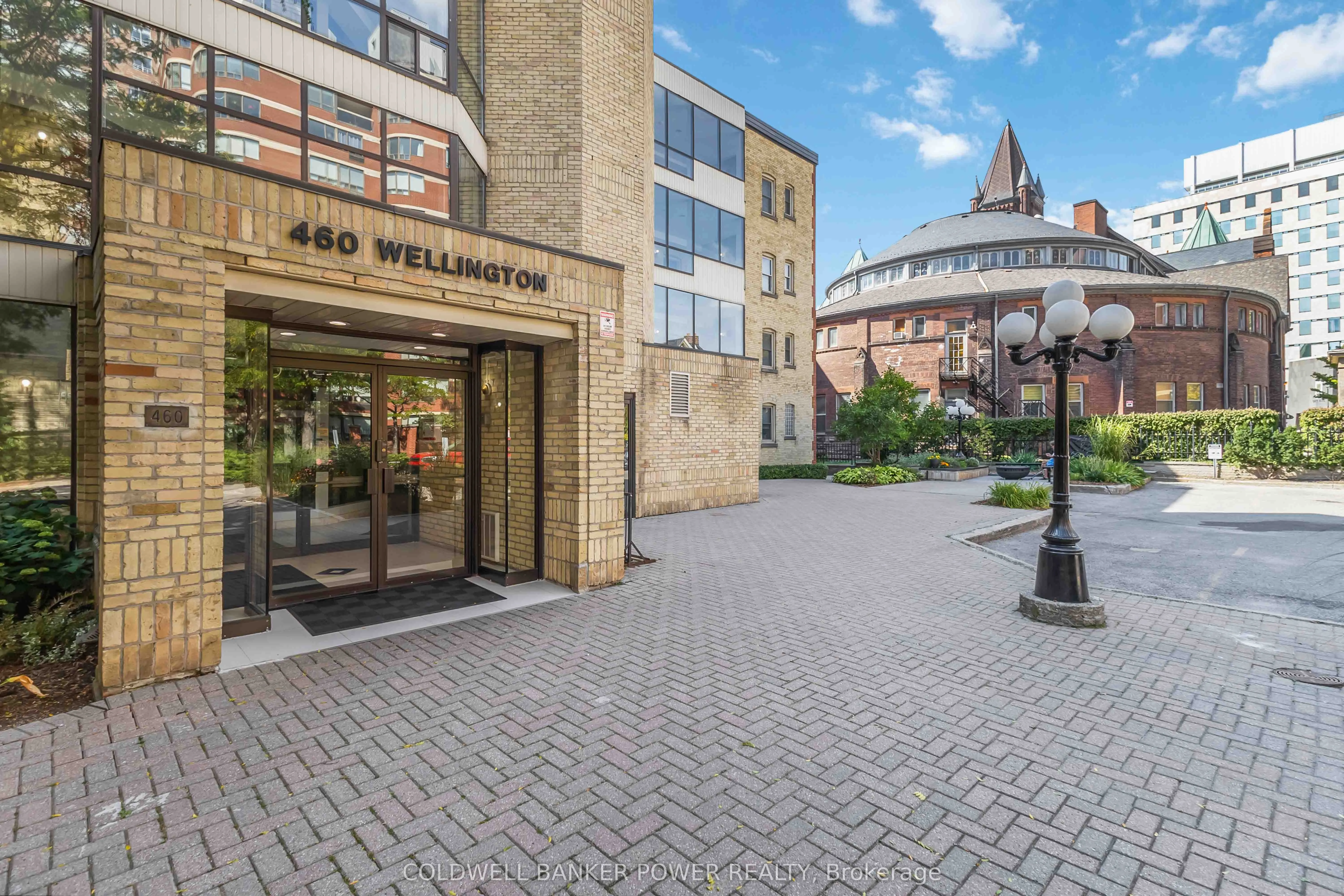 460 Wellington Street, #308