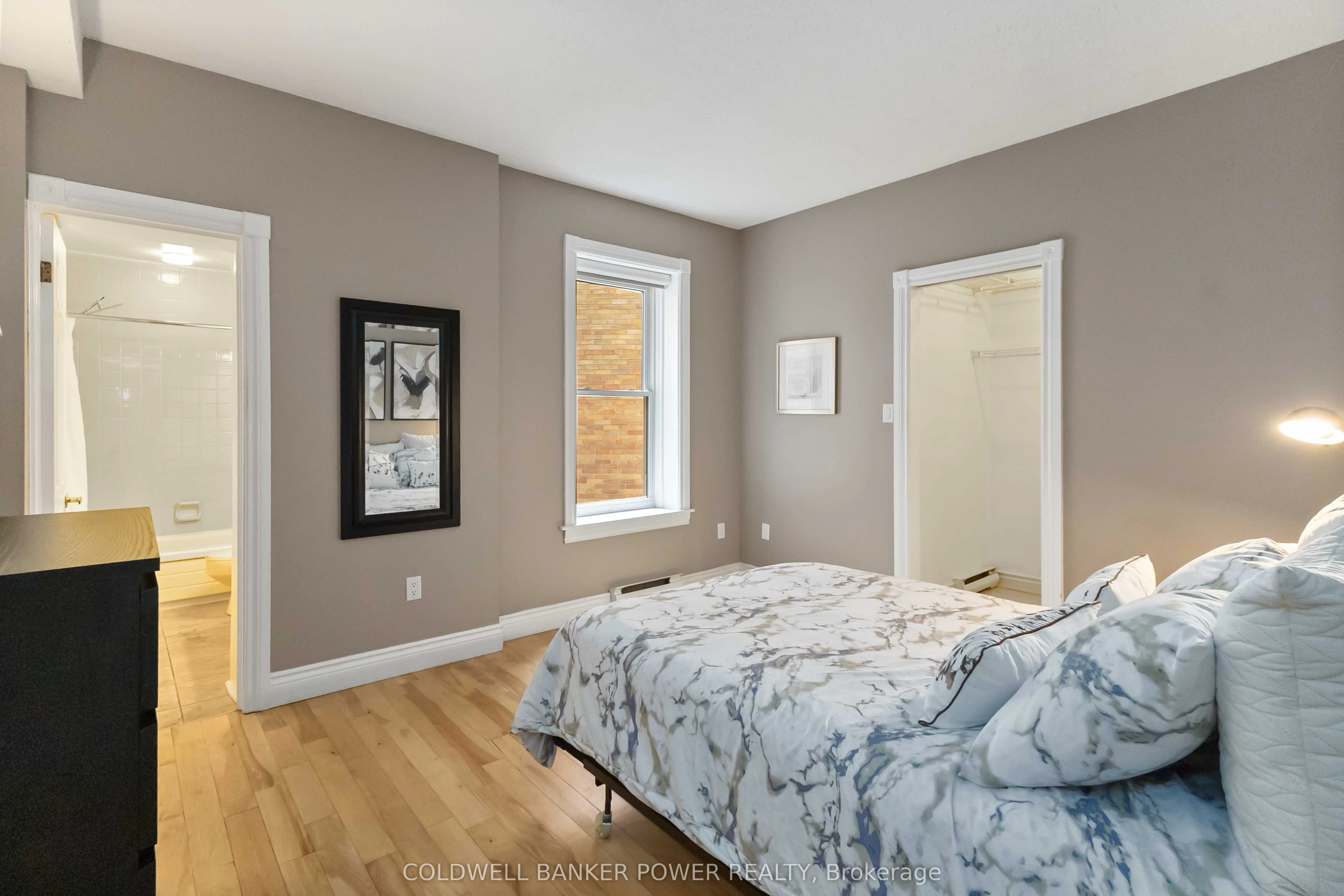 460 Wellington Street, #308