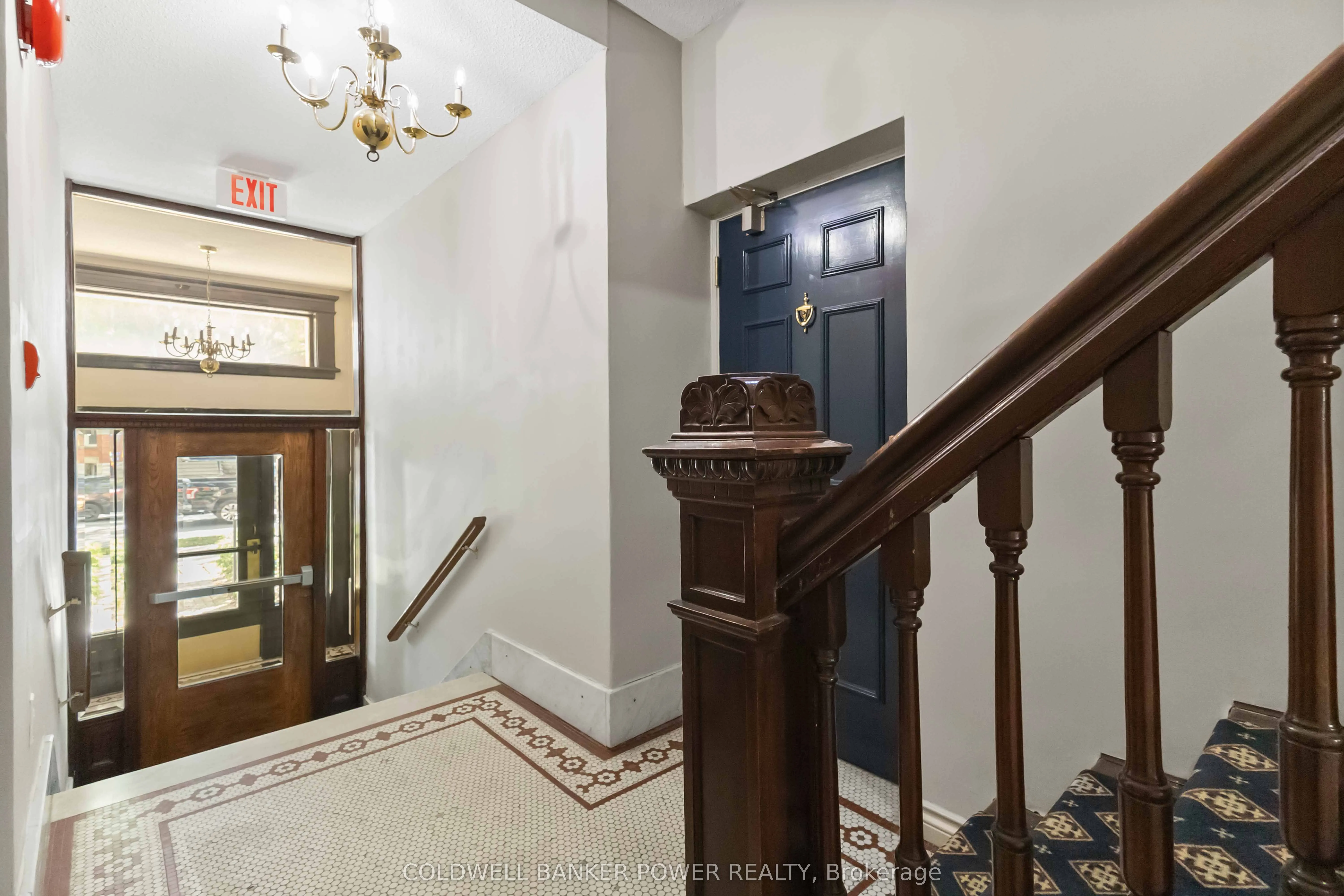 460 Wellington Street, #308