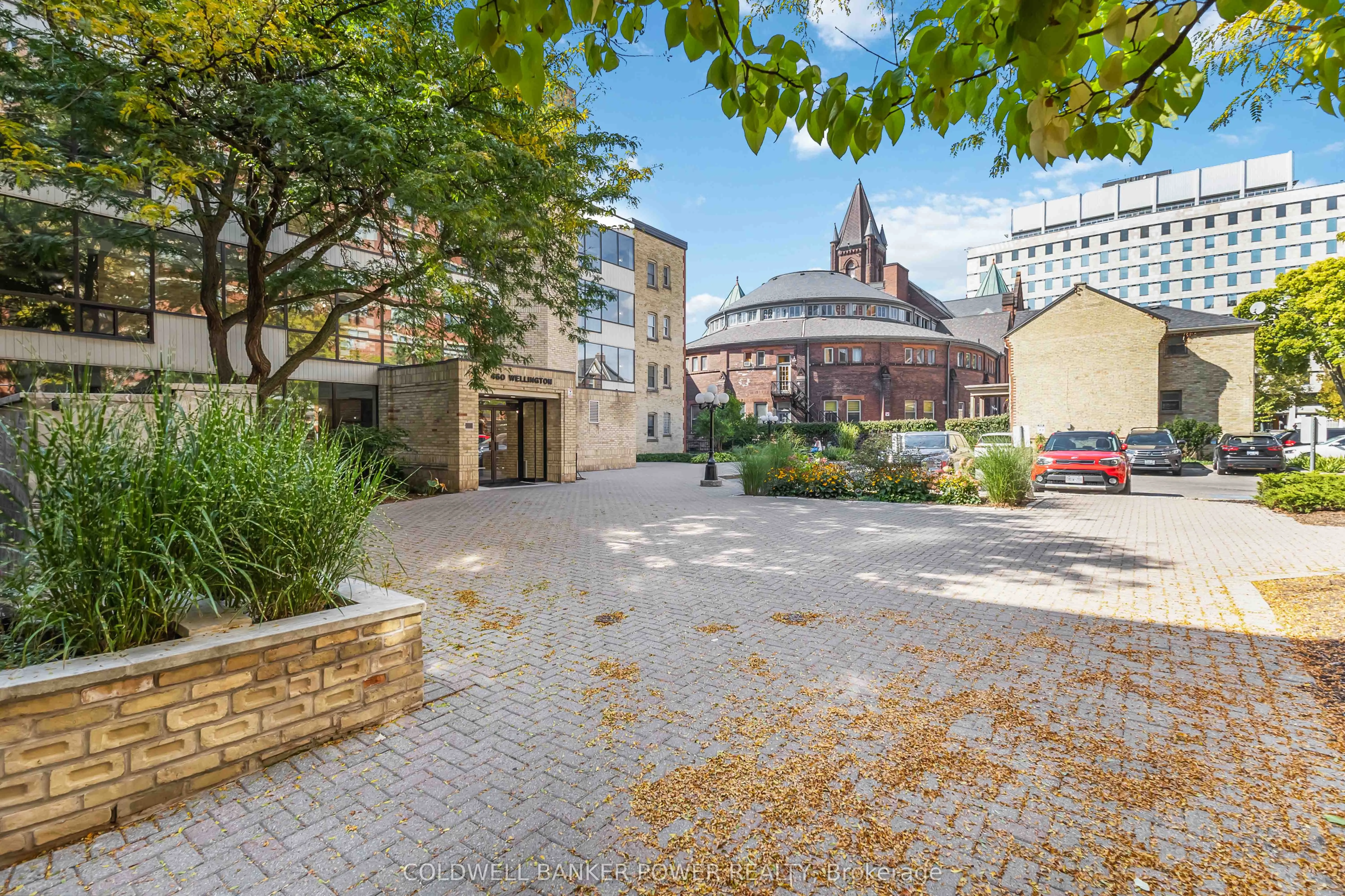460 Wellington Street, #308