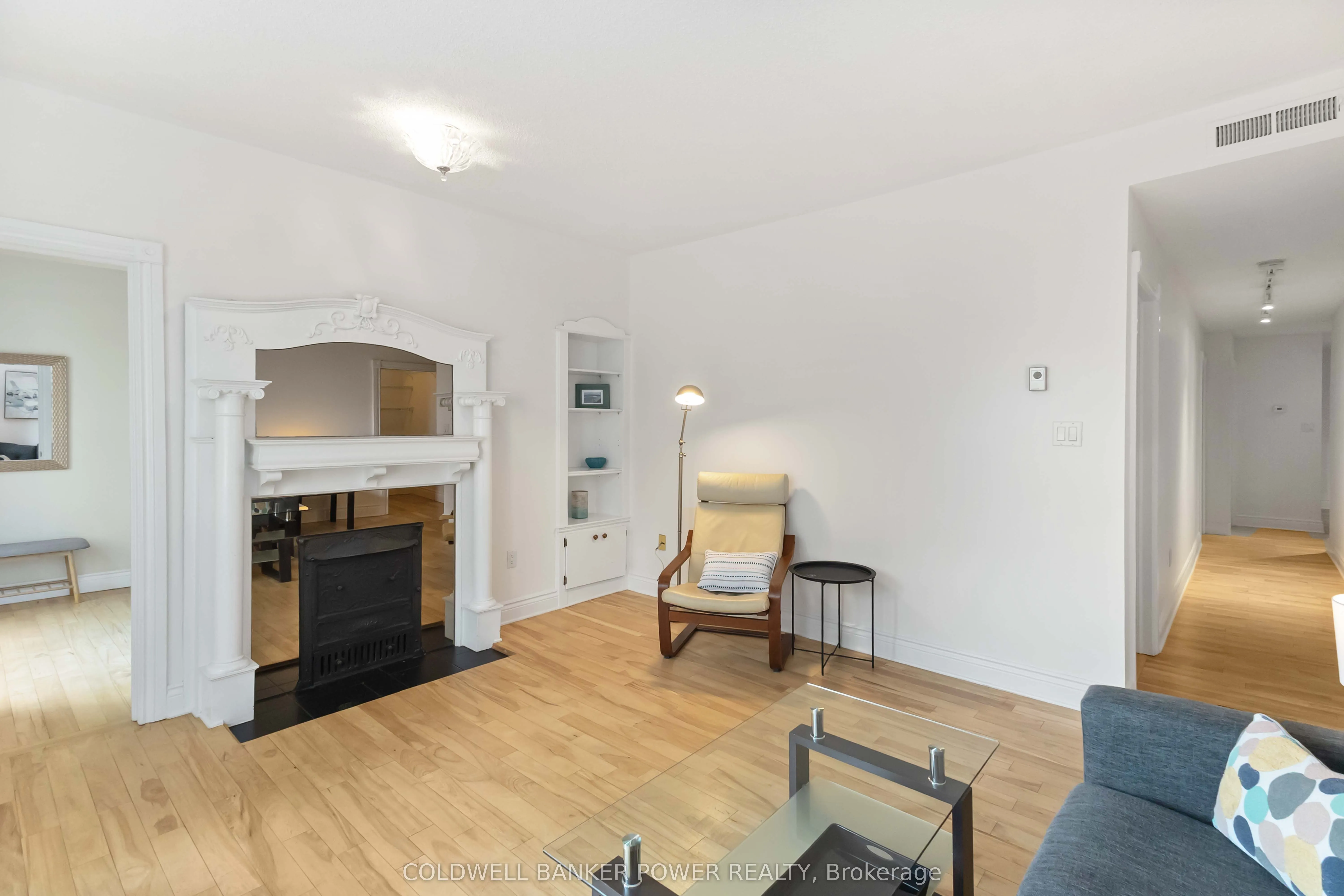460 Wellington Street, #308