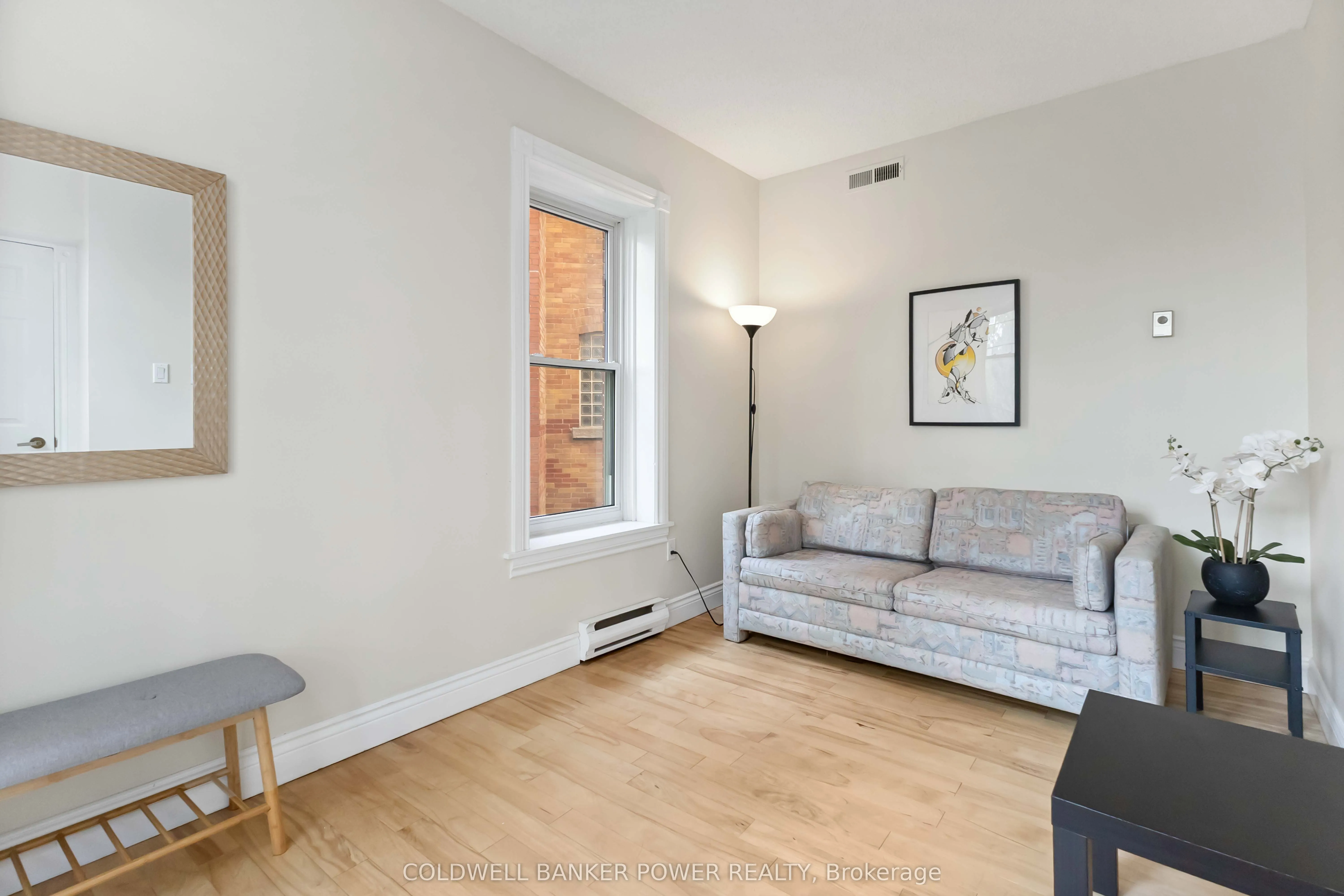 460 Wellington Street, #308