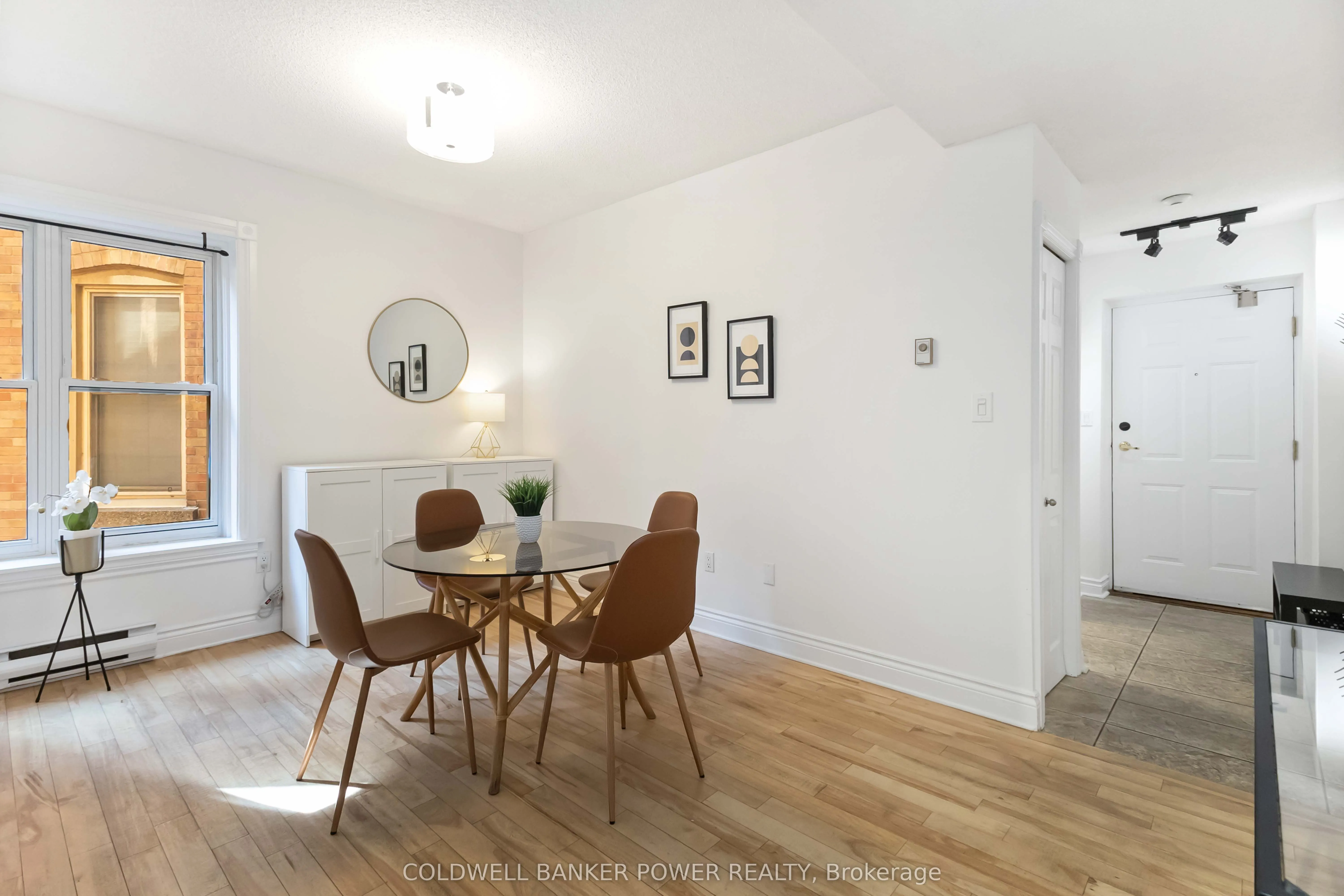 460 Wellington Street, #308