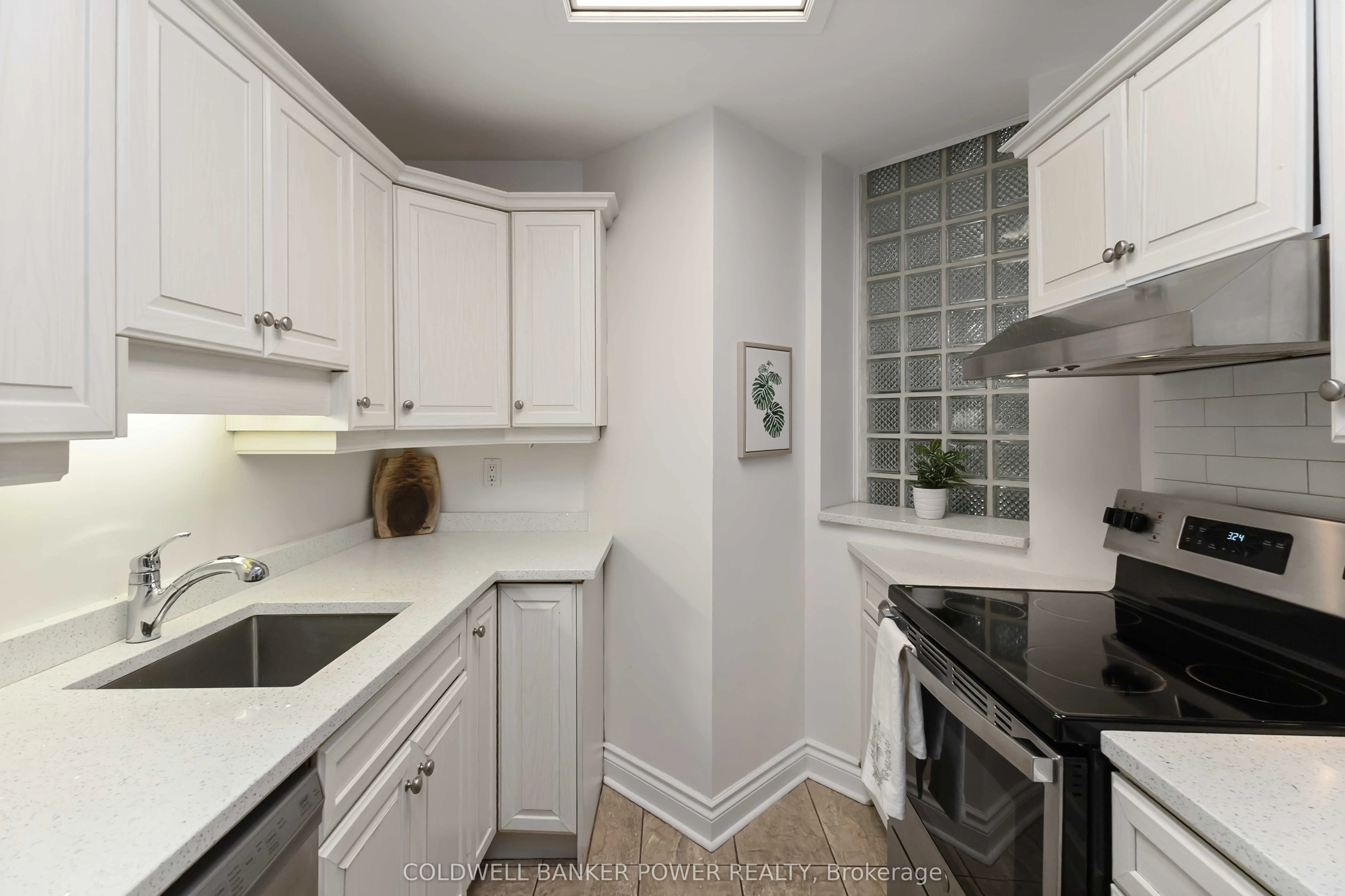 460 Wellington Street, #308