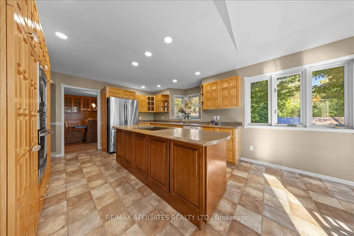 1266 Barnwell Crescent