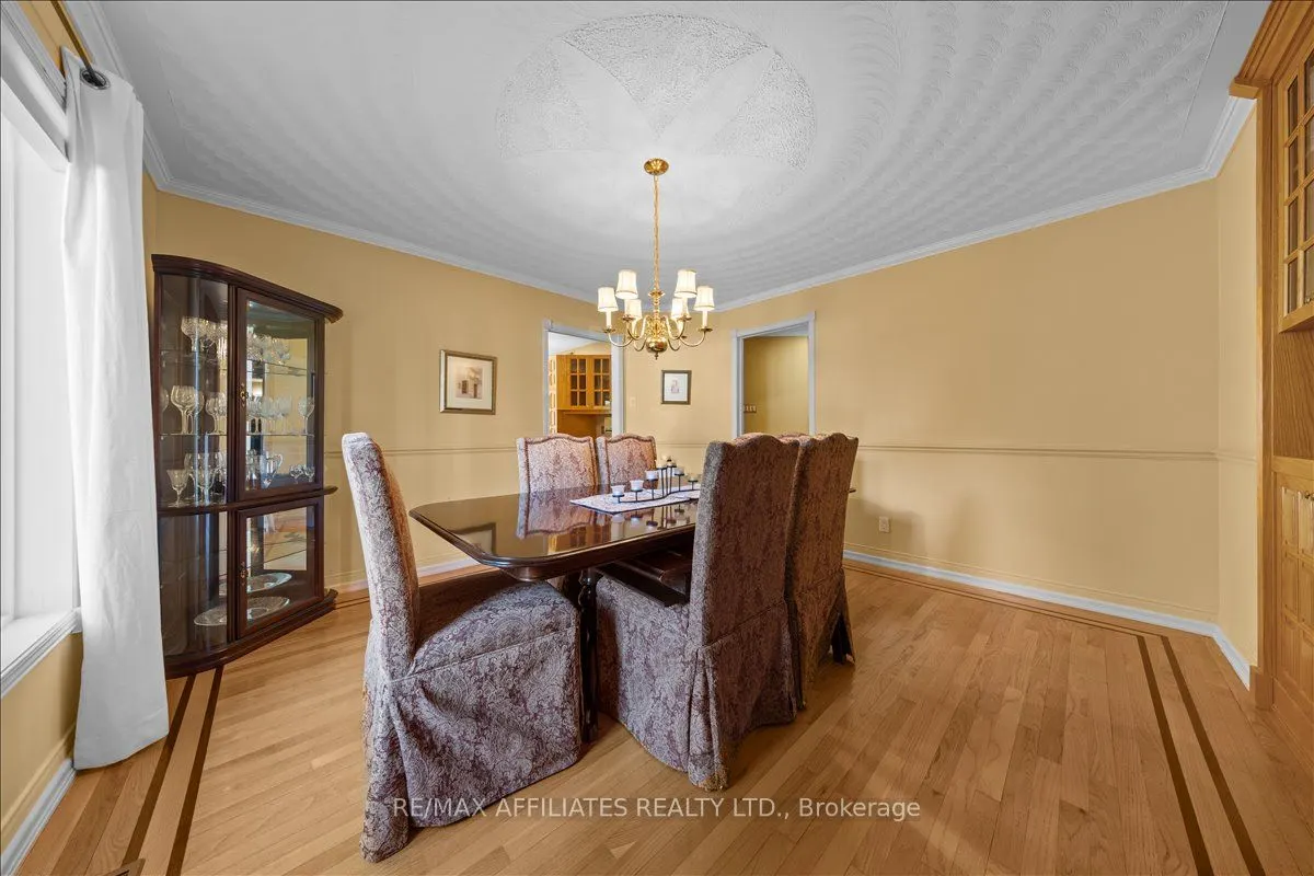1266 Barnwell Crescent