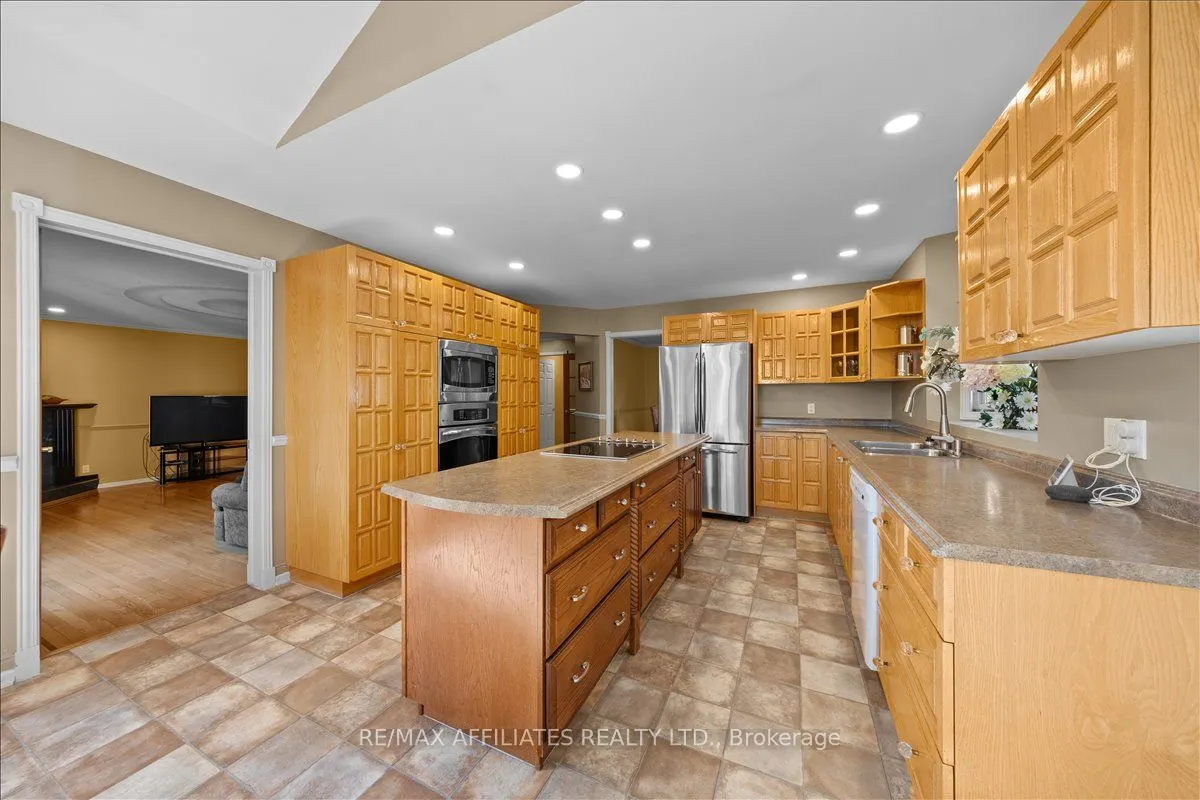 1266 Barnwell Crescent
