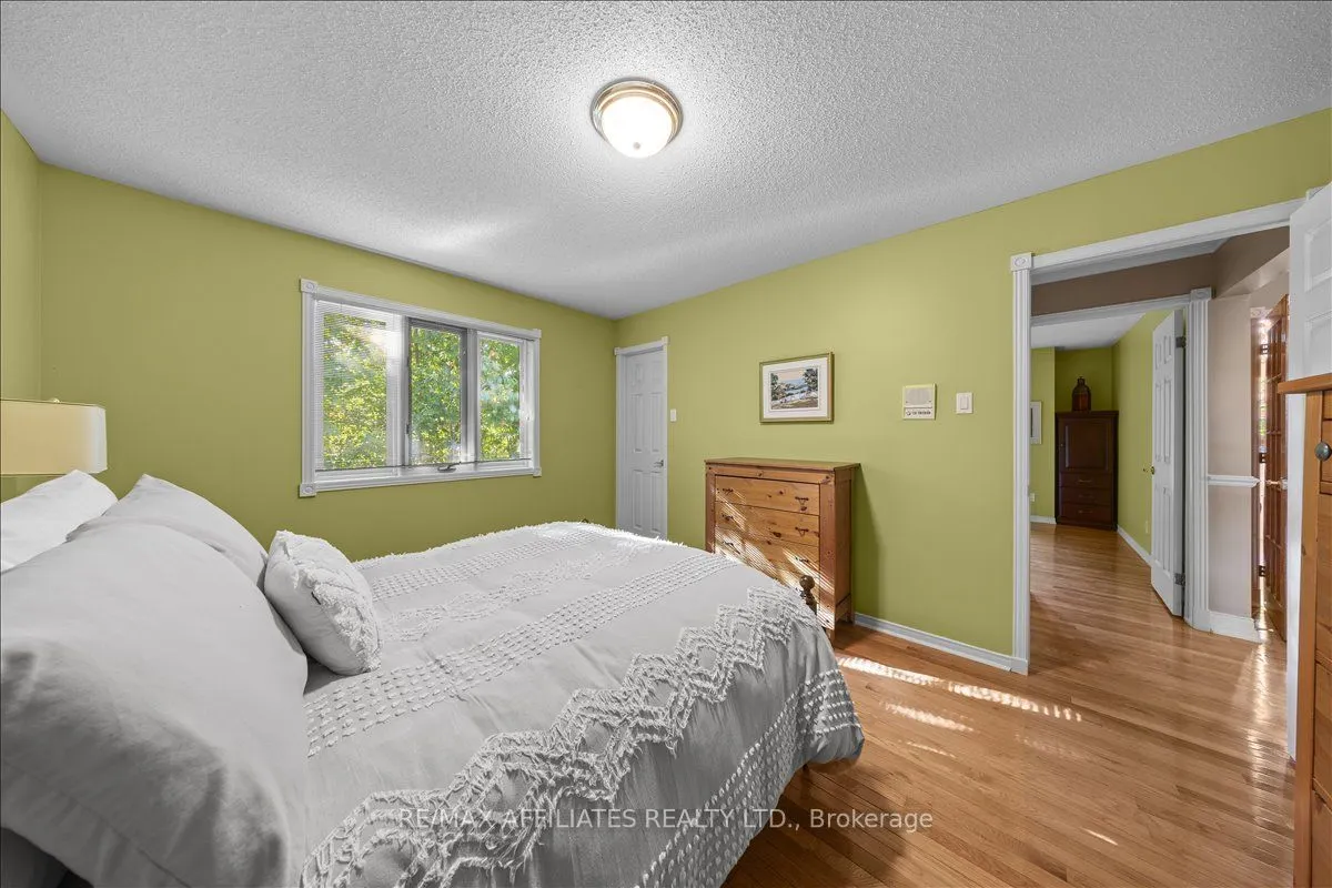 1266 Barnwell Crescent