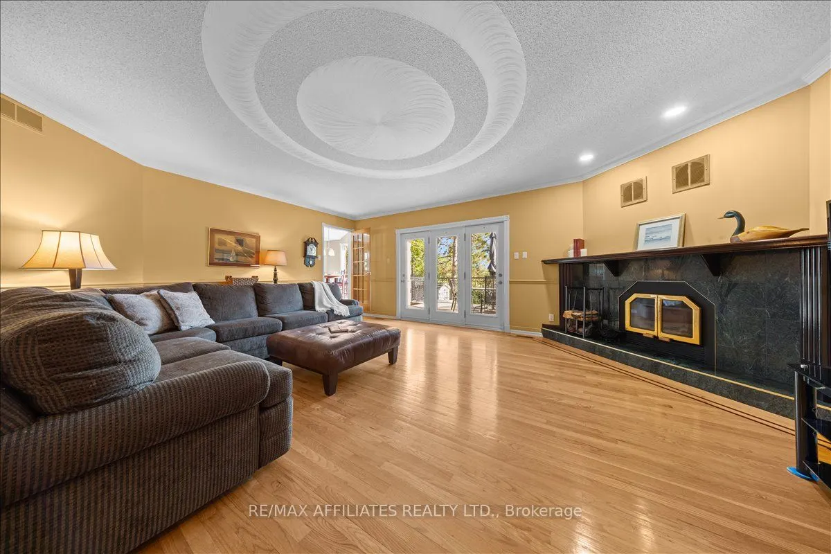 1266 Barnwell Crescent