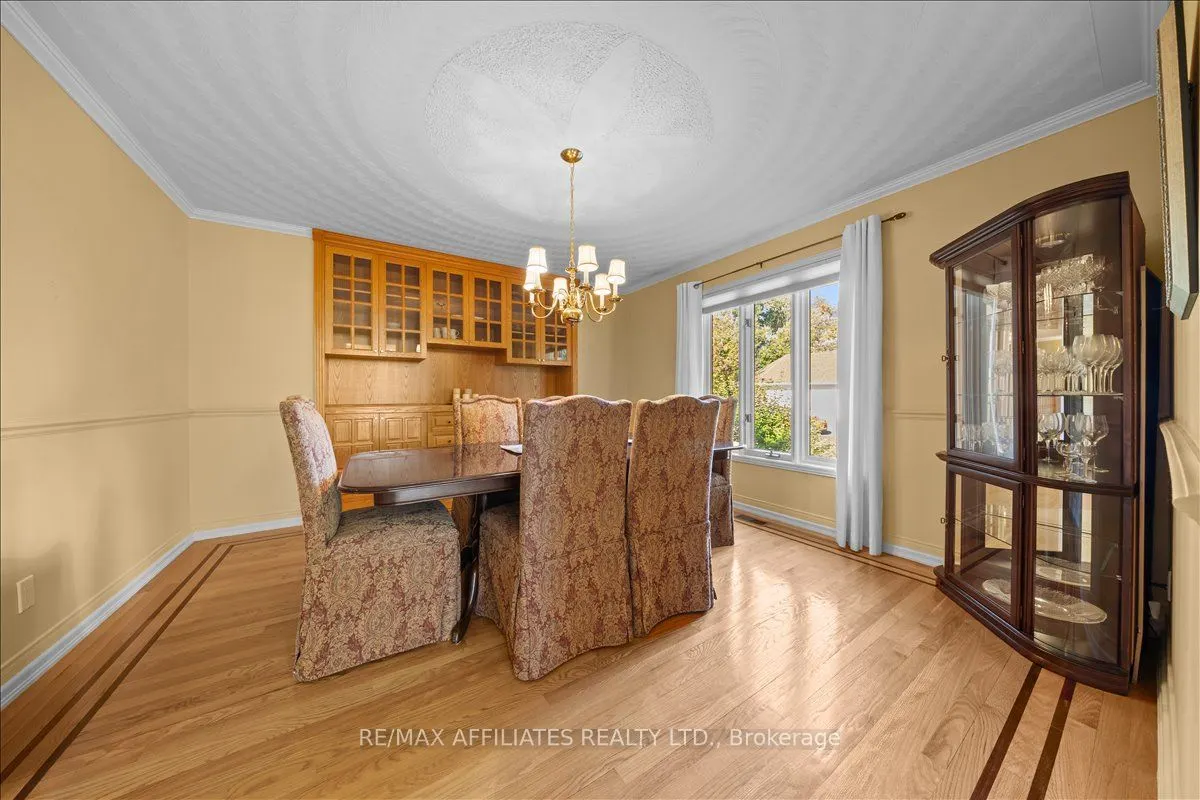 1266 Barnwell Crescent
