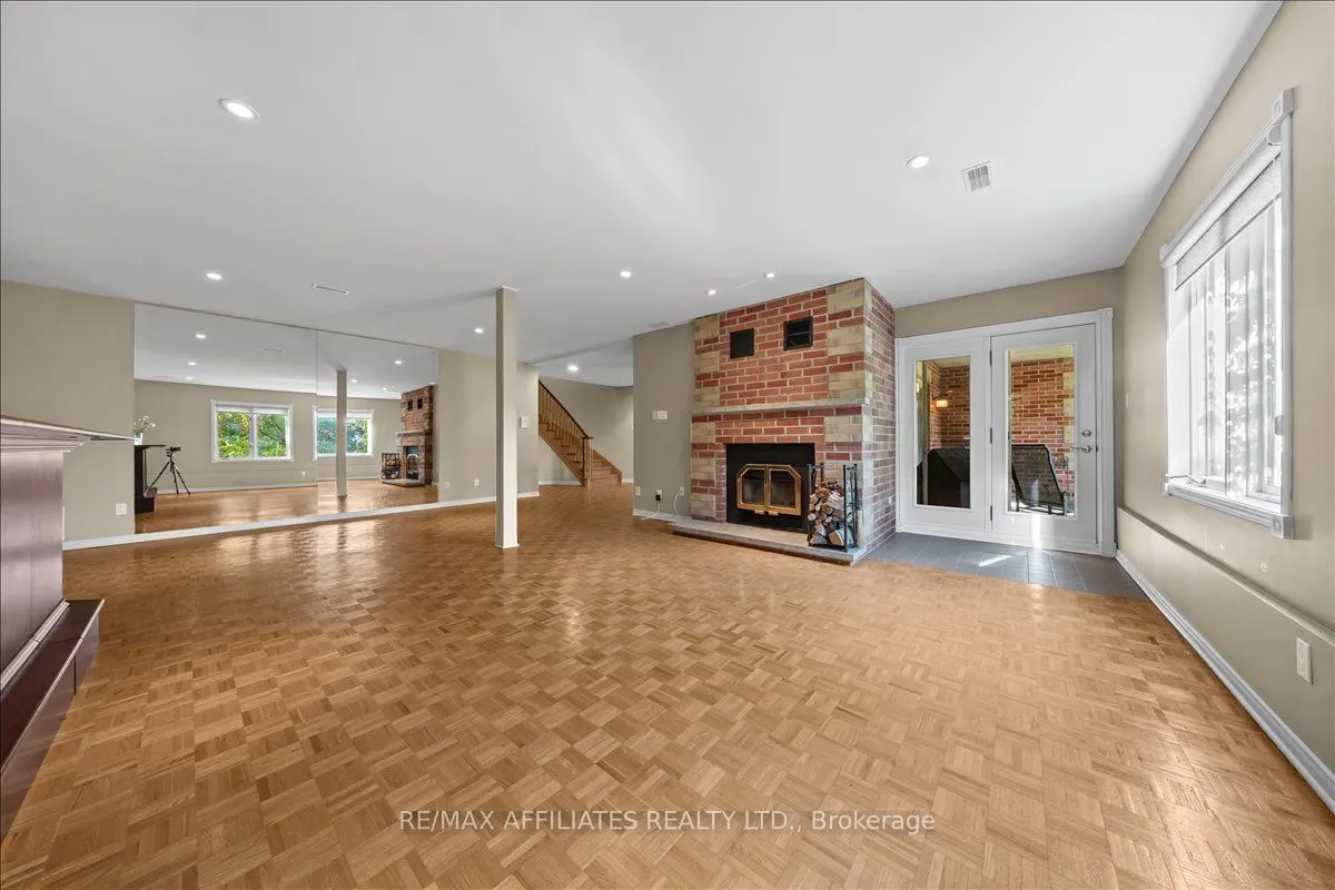 1266 Barnwell Crescent