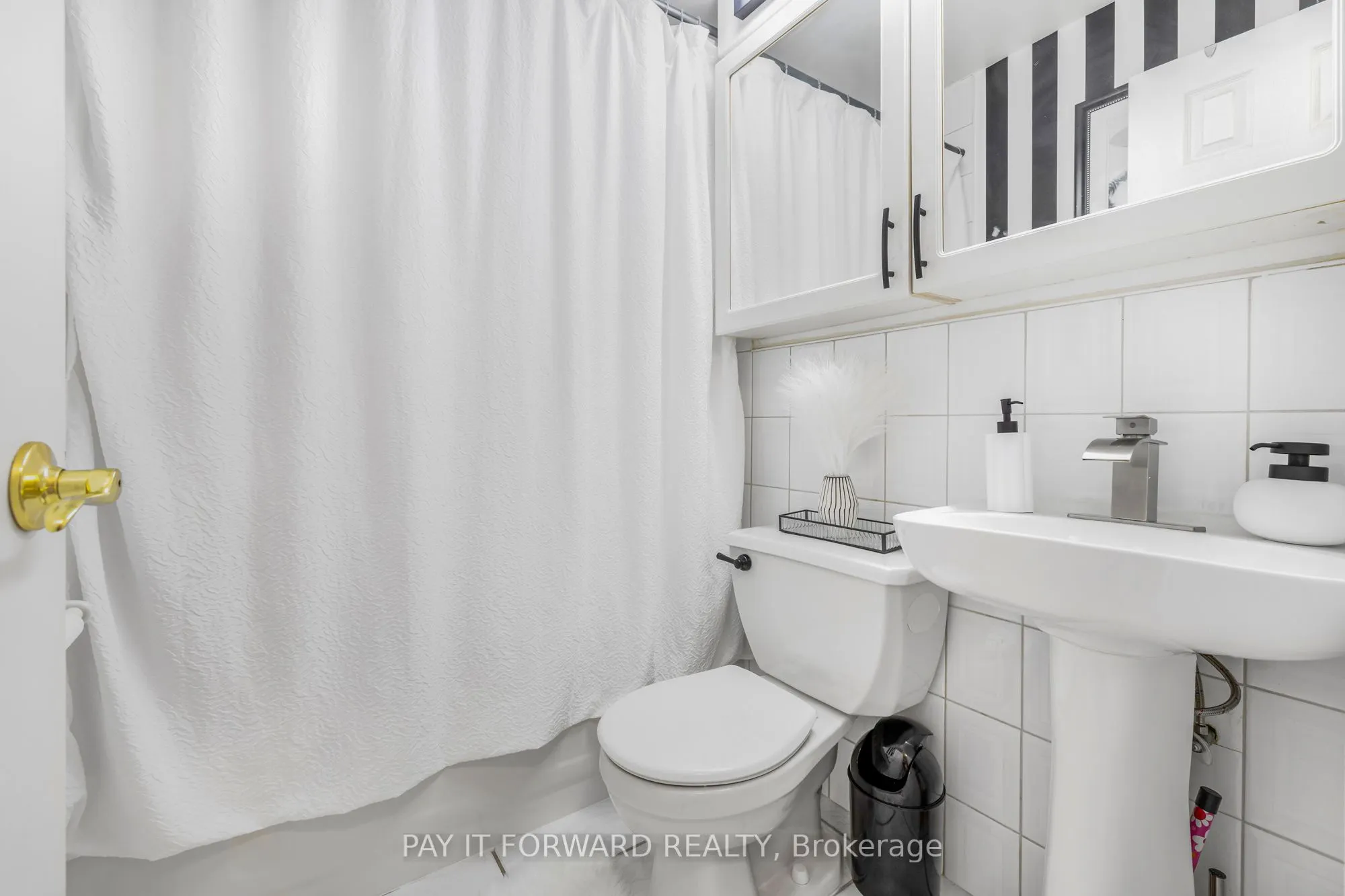 640 Grey Street, #206