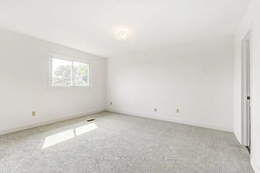 581 College Avenue W