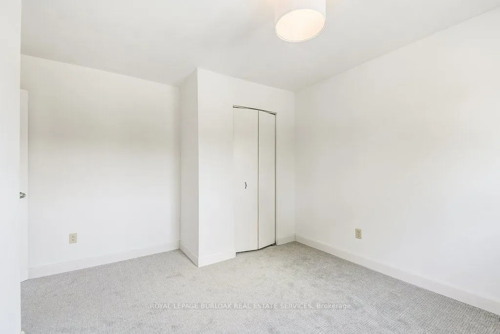 581 College Avenue W
