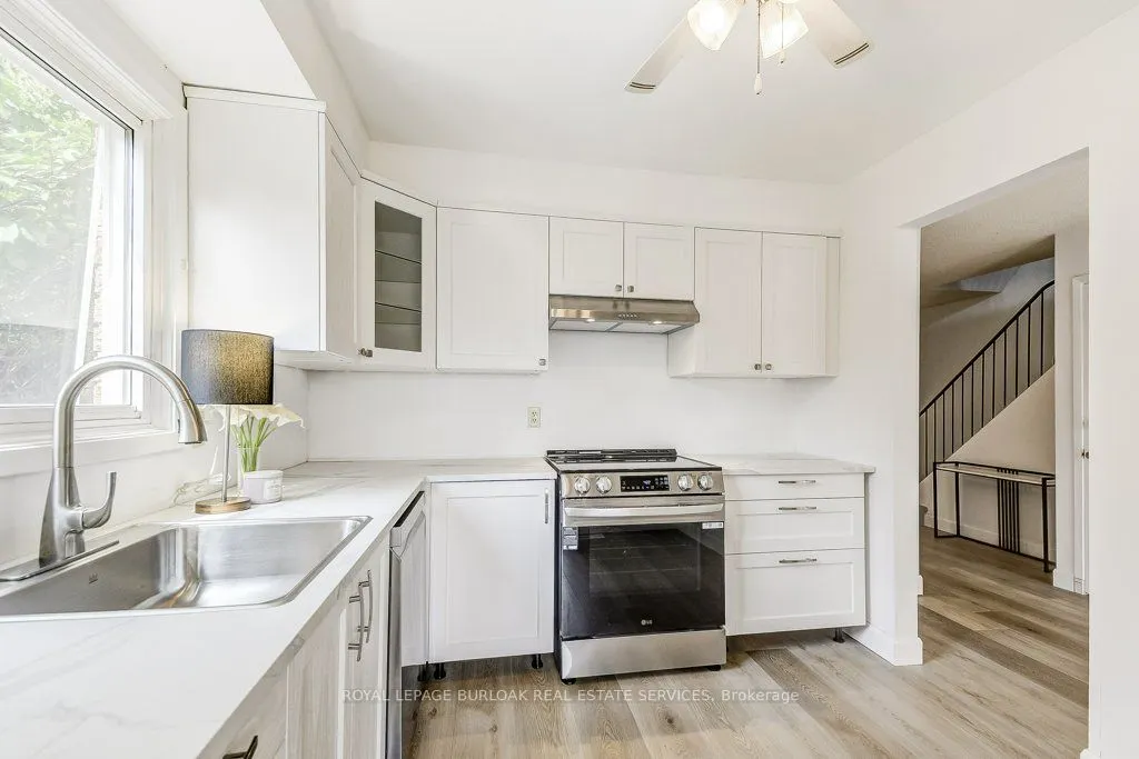 581 College Avenue W