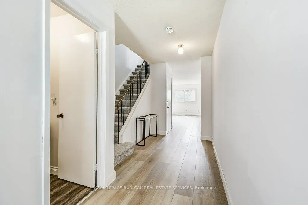 581 College Avenue W