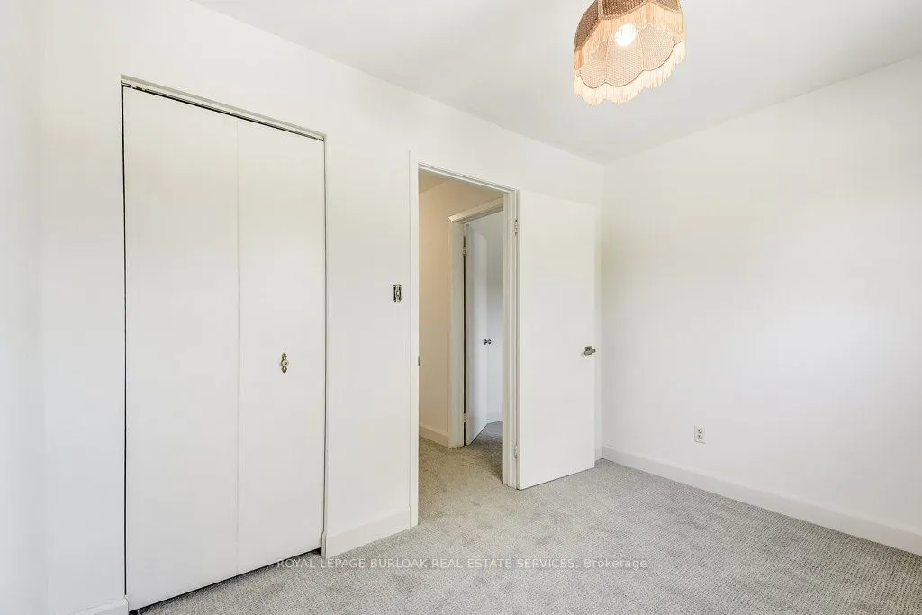 581 College Avenue W