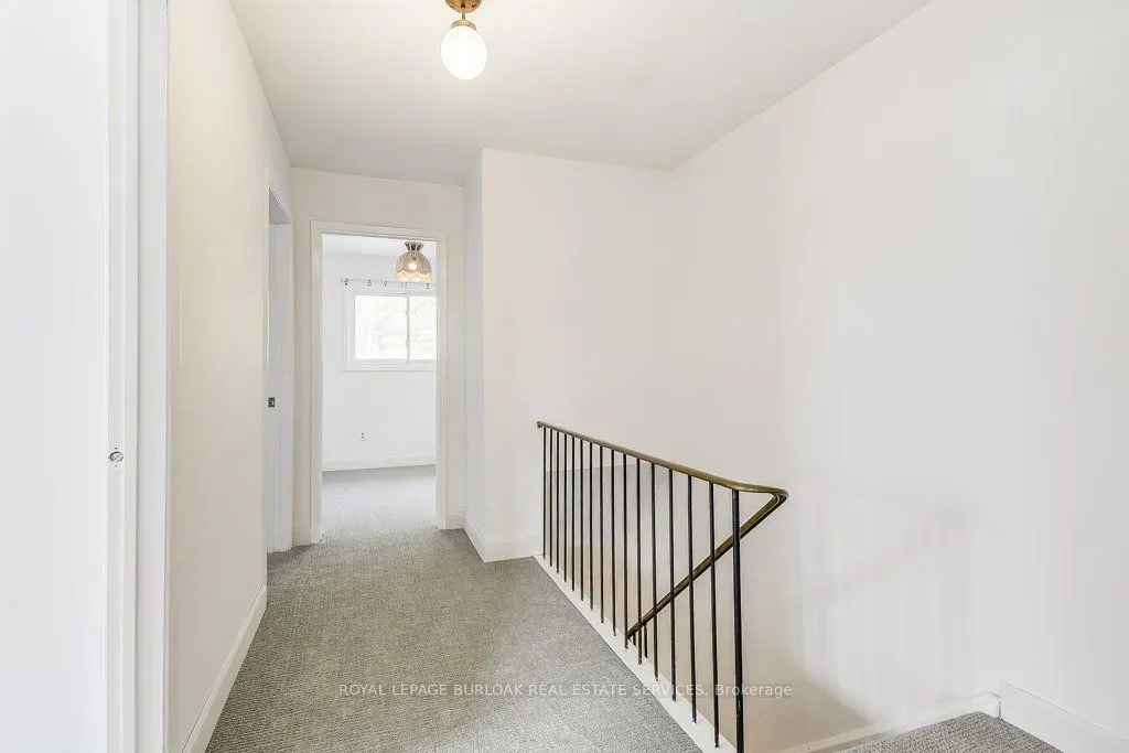 581 College Avenue W