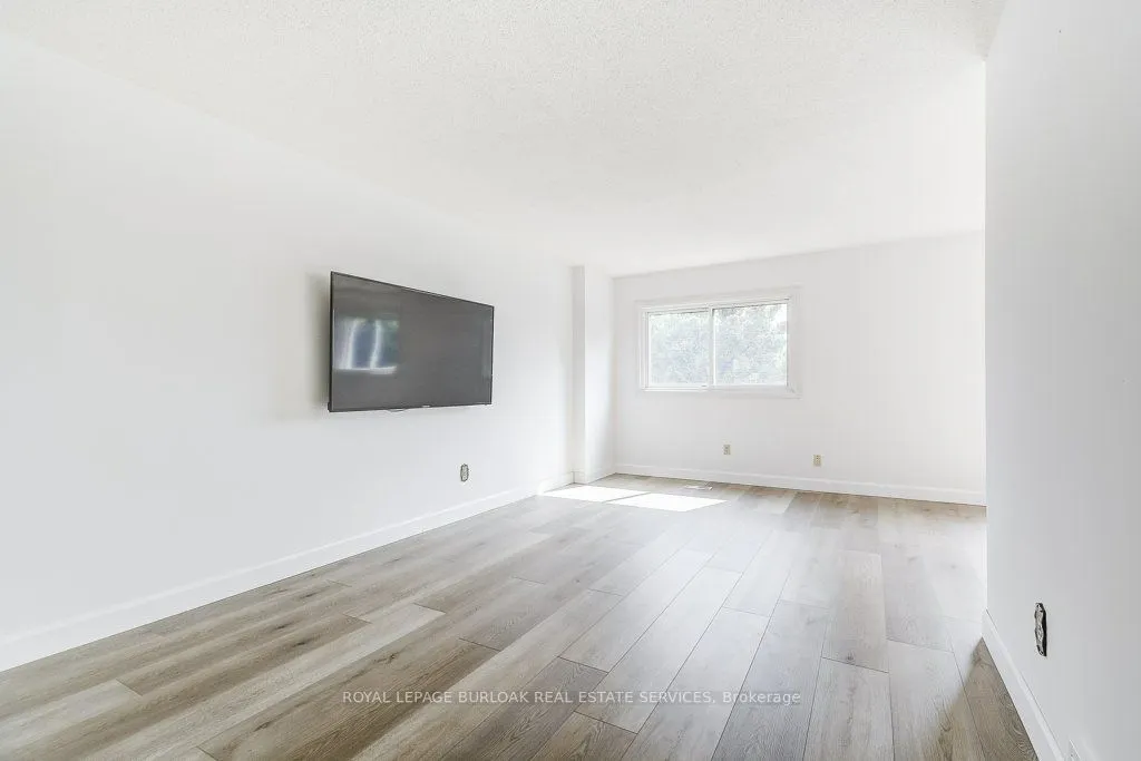 581 College Avenue W