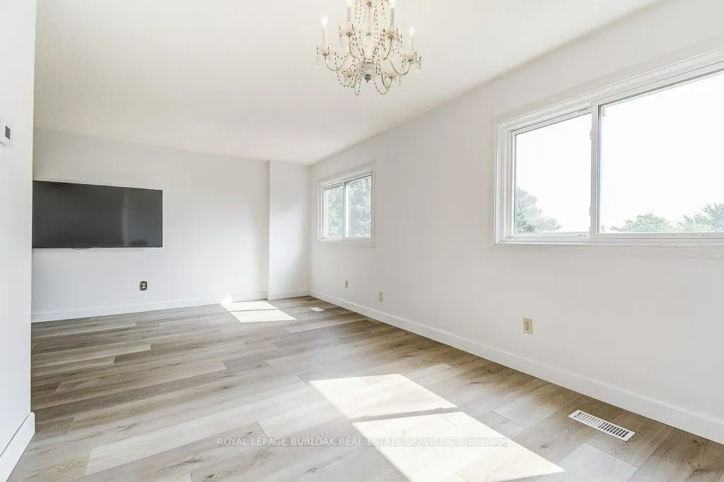581 College Avenue W
