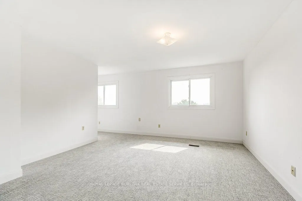 581 College Avenue W