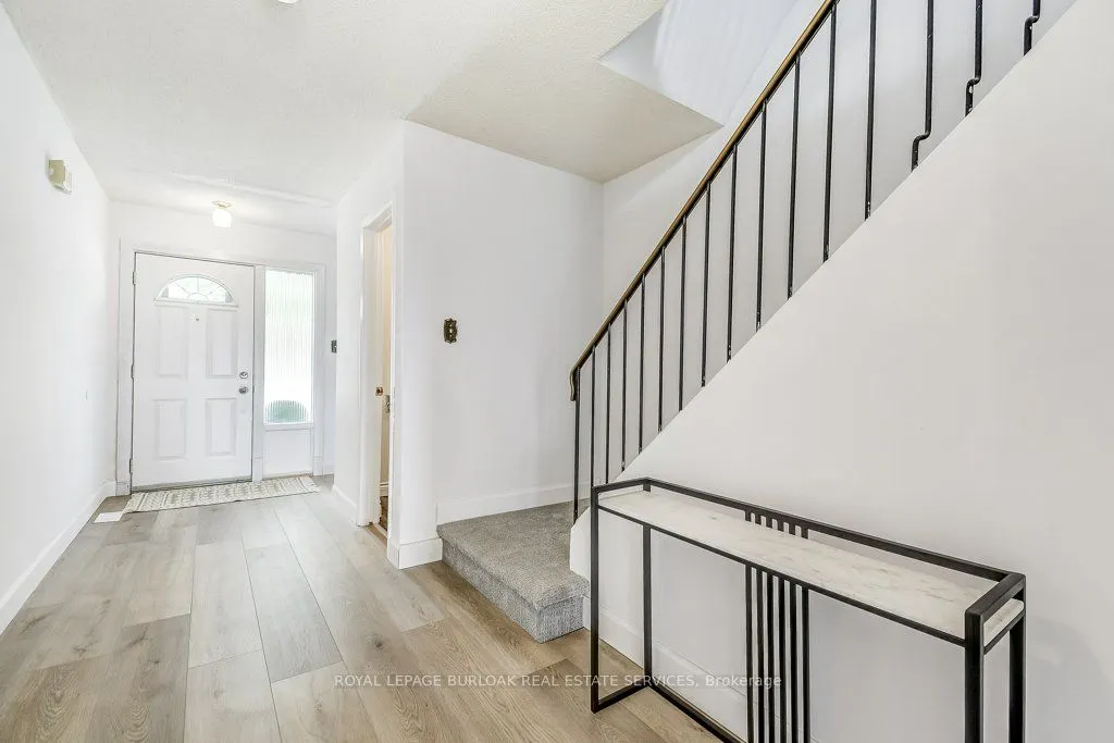 581 College Avenue W