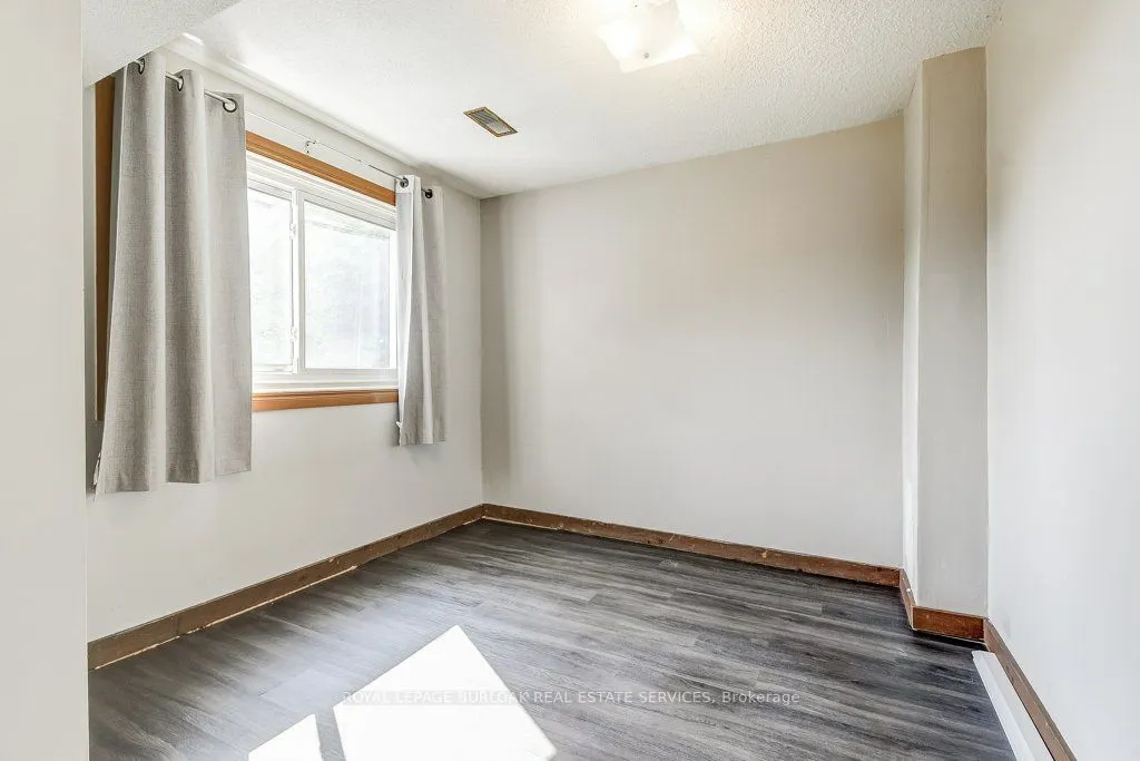 581 College Avenue W