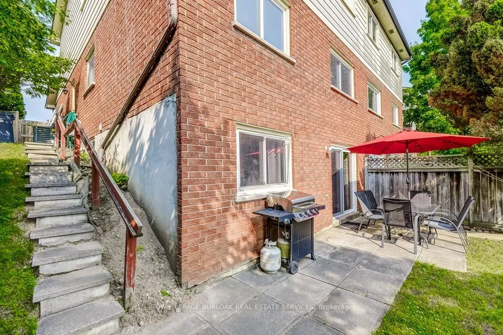 581 College Avenue W