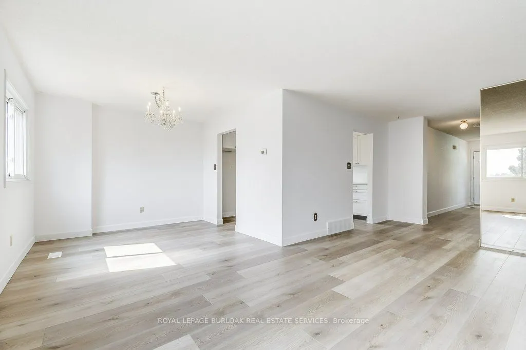 581 College Avenue W