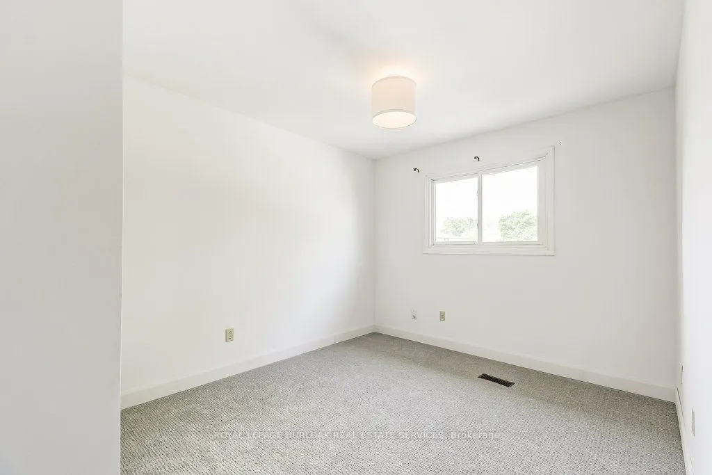 581 College Avenue W