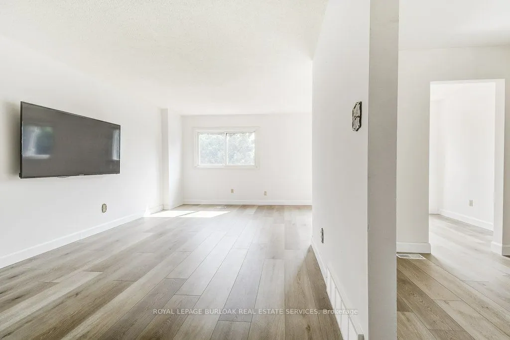 581 College Avenue W