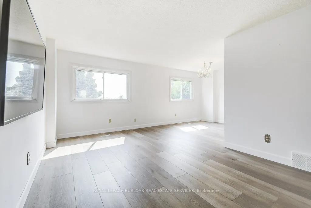 581 College Avenue W