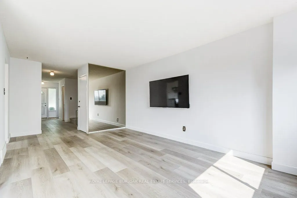 581 College Avenue W