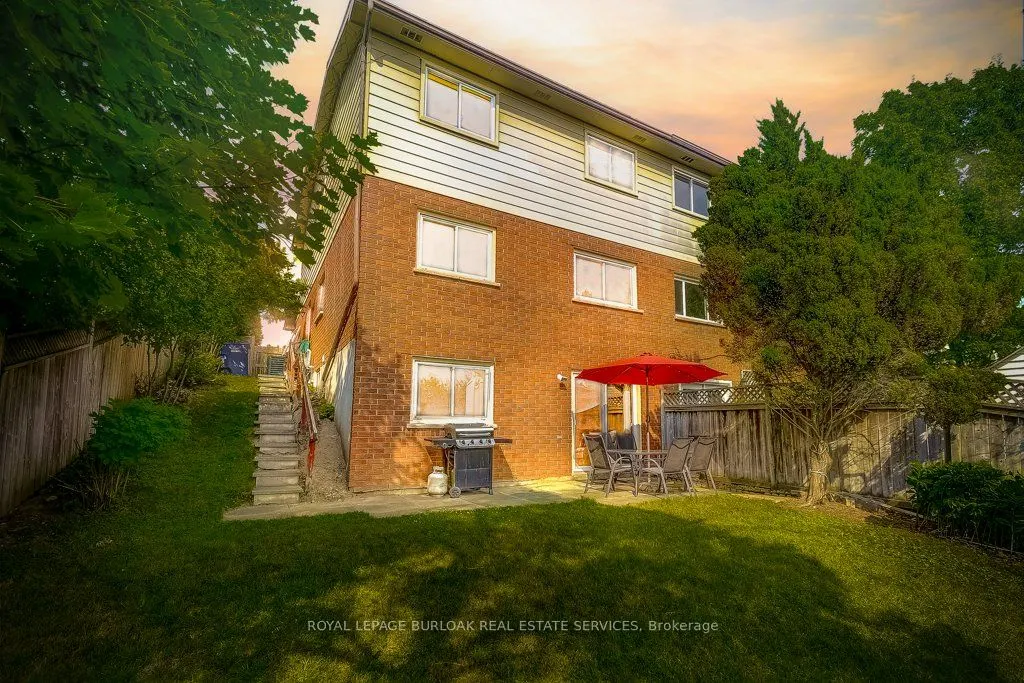 581 College Avenue W